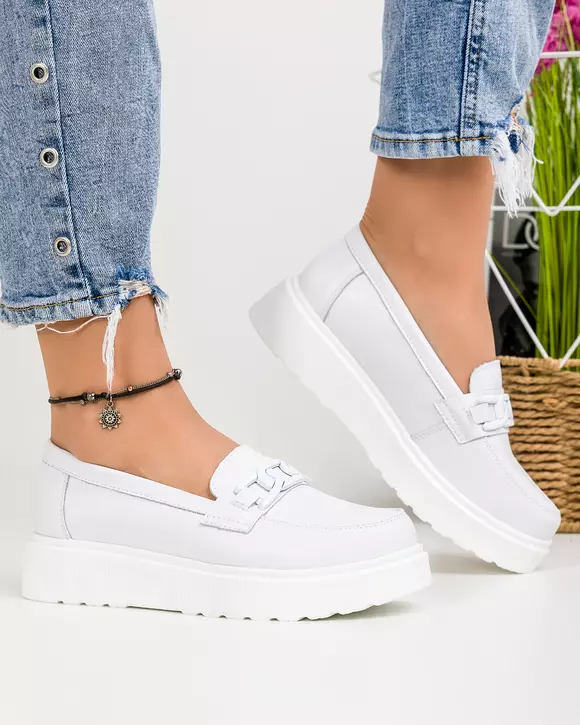 Mocasini dama piele naturala albi cu accesoriu si inchidere slip-on T-3071