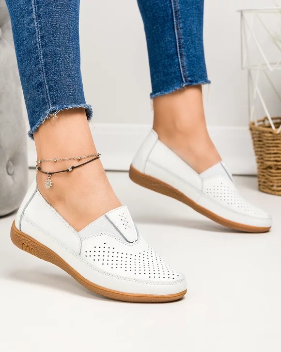 Mocasini dama piele naturala albi cu peforatii si insertie elastica F003-635