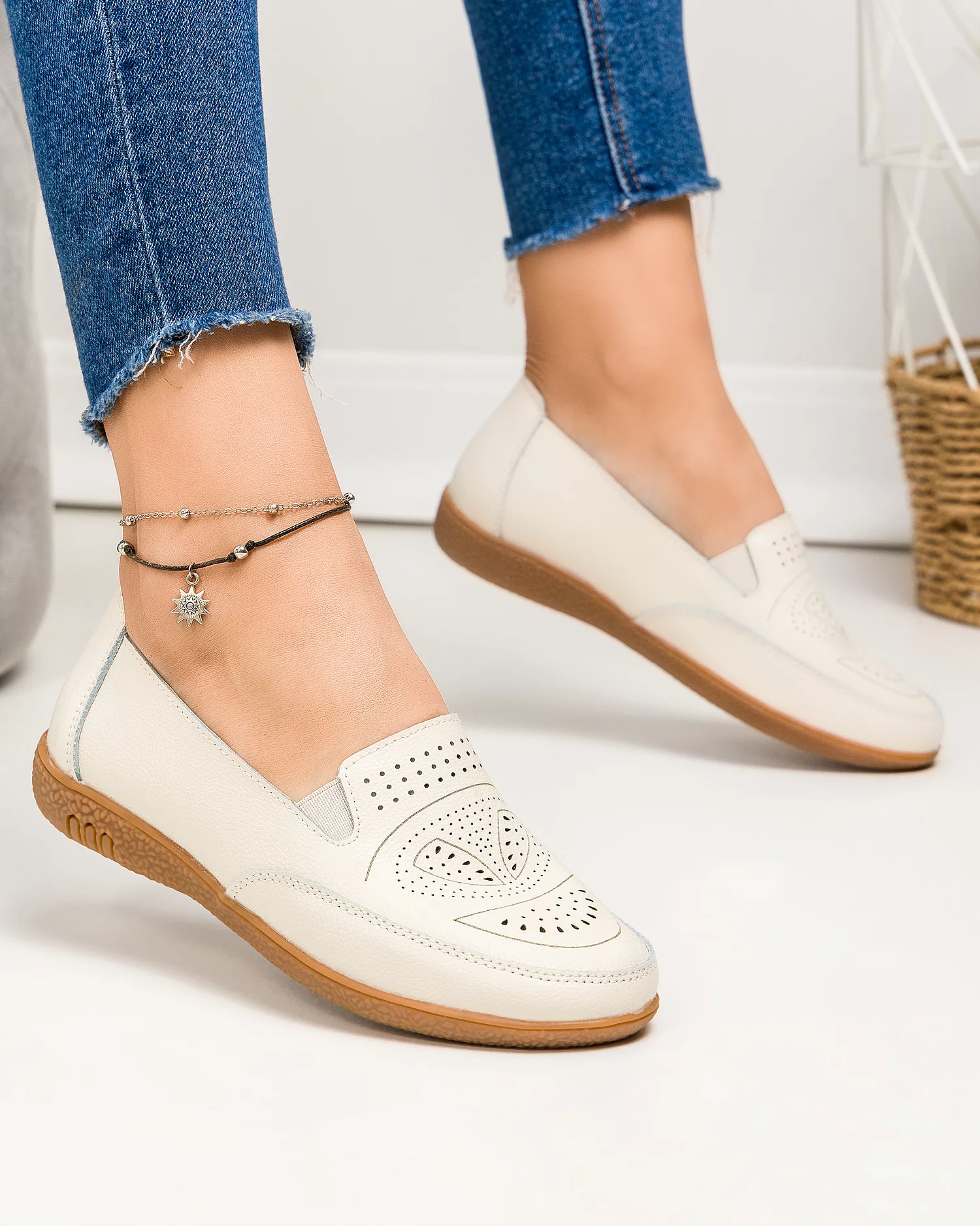 Mocasini dama piele naturala bej cu model perforat si insertie