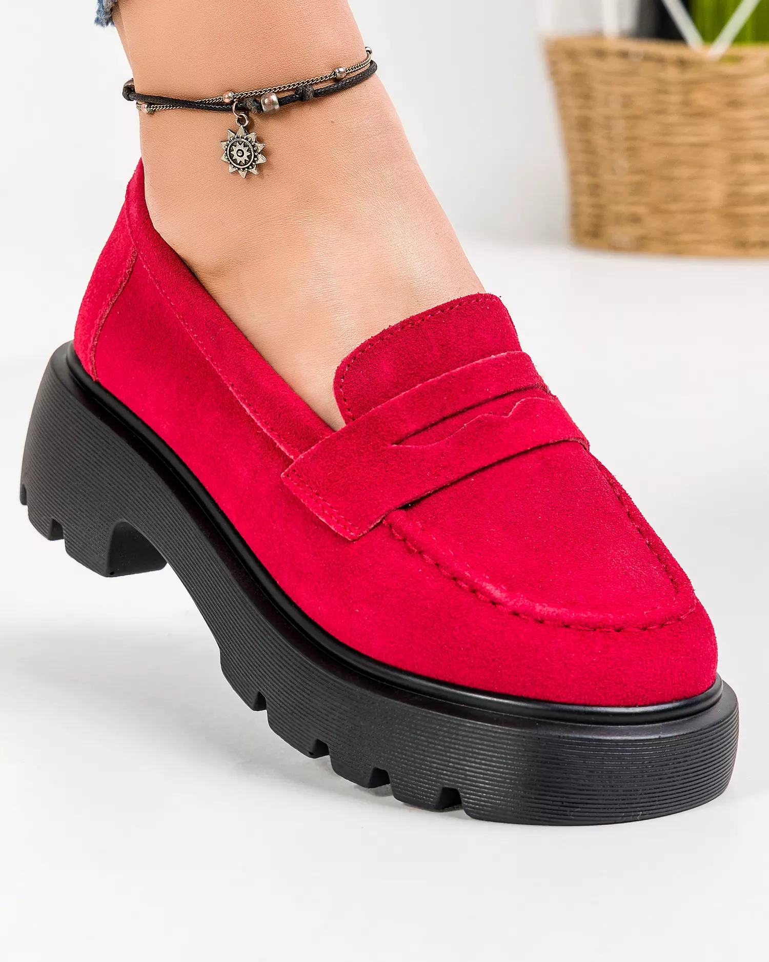 mocasini-dama-piele-naturala-intoarsa-rosii-cu-accesoriu-si-talpa-neagra-t-3203-49747-2.webp