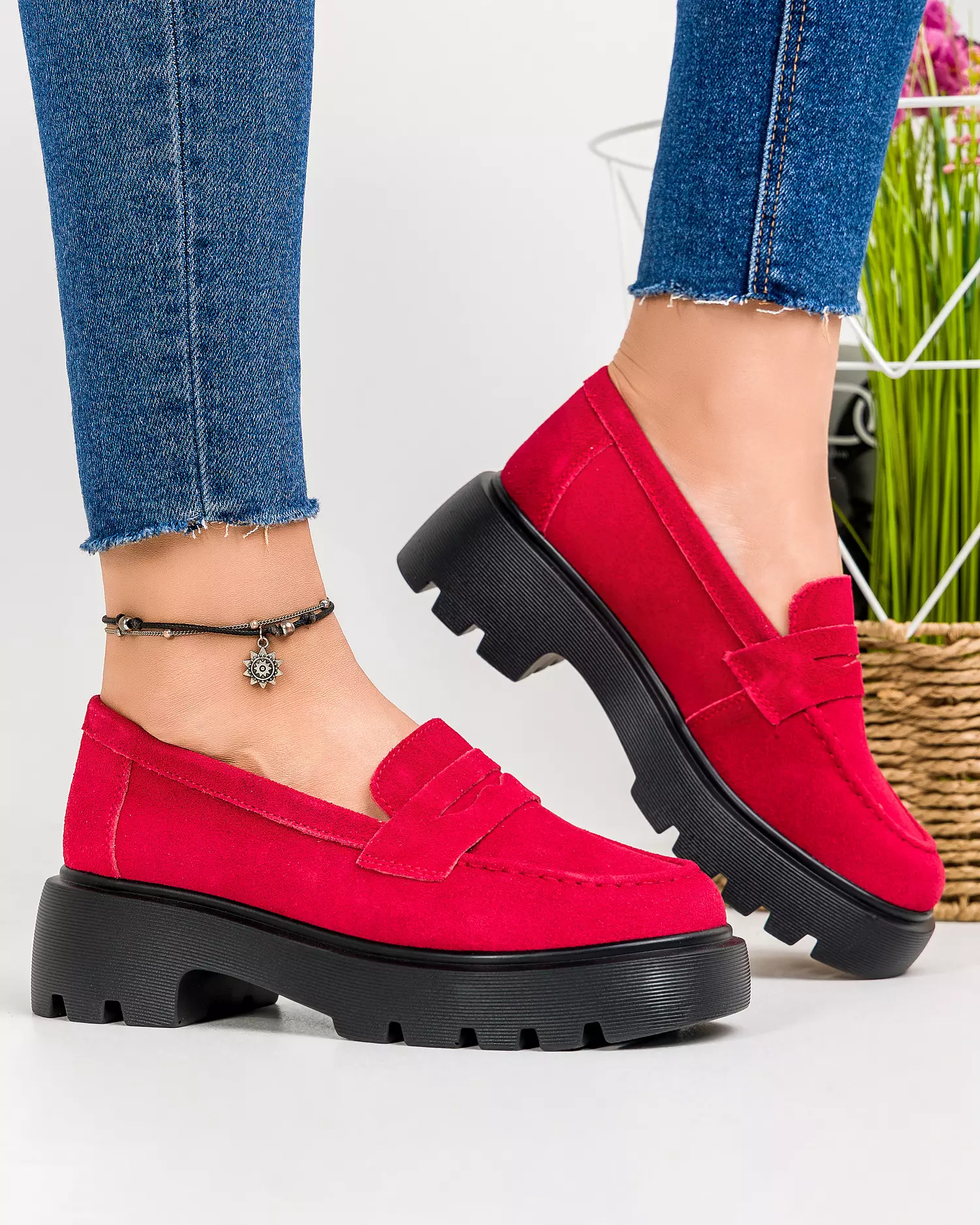 mocasini-dama-piele-naturala-intoarsa-rosii-cu-accesoriu-si-talpa-neagra-t-3203-49750-2.webp