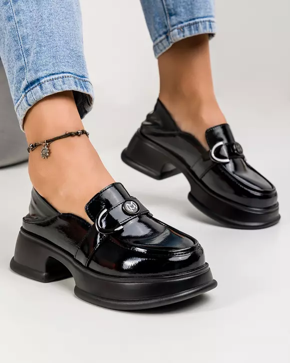 Pantofi casual piele naturala lucioasa negri cu talpa groasa si accesoriu metalic JY3112