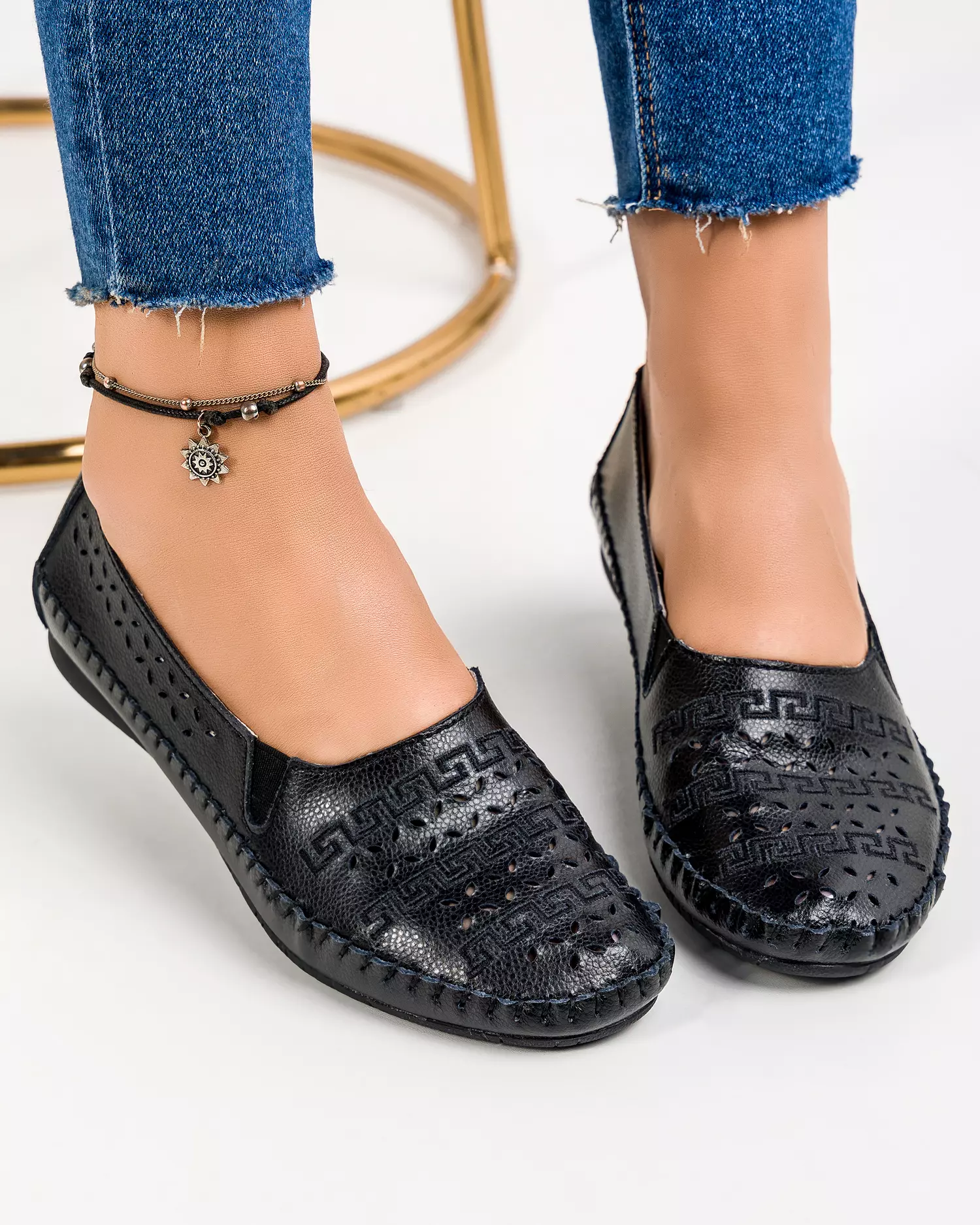 mocasini-dama-piele-naturala-negri-perforati-cusatura-decorativa-23074-51022-2.webp