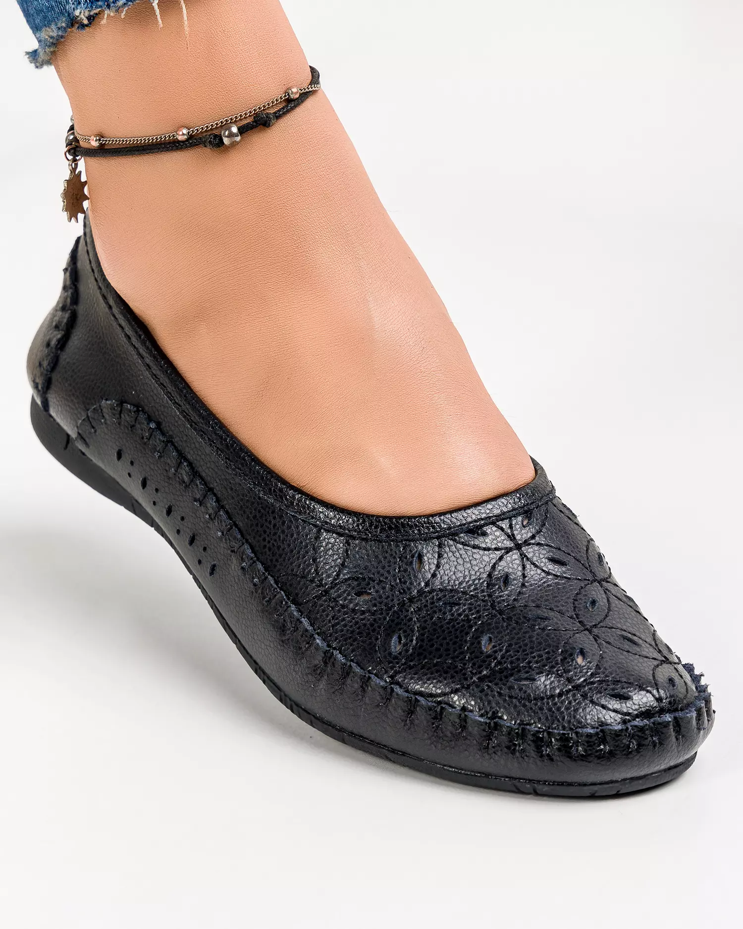 mocasini-negri-piele-naturala-cu-model-perforat-vk1024-9-51055-2.webp