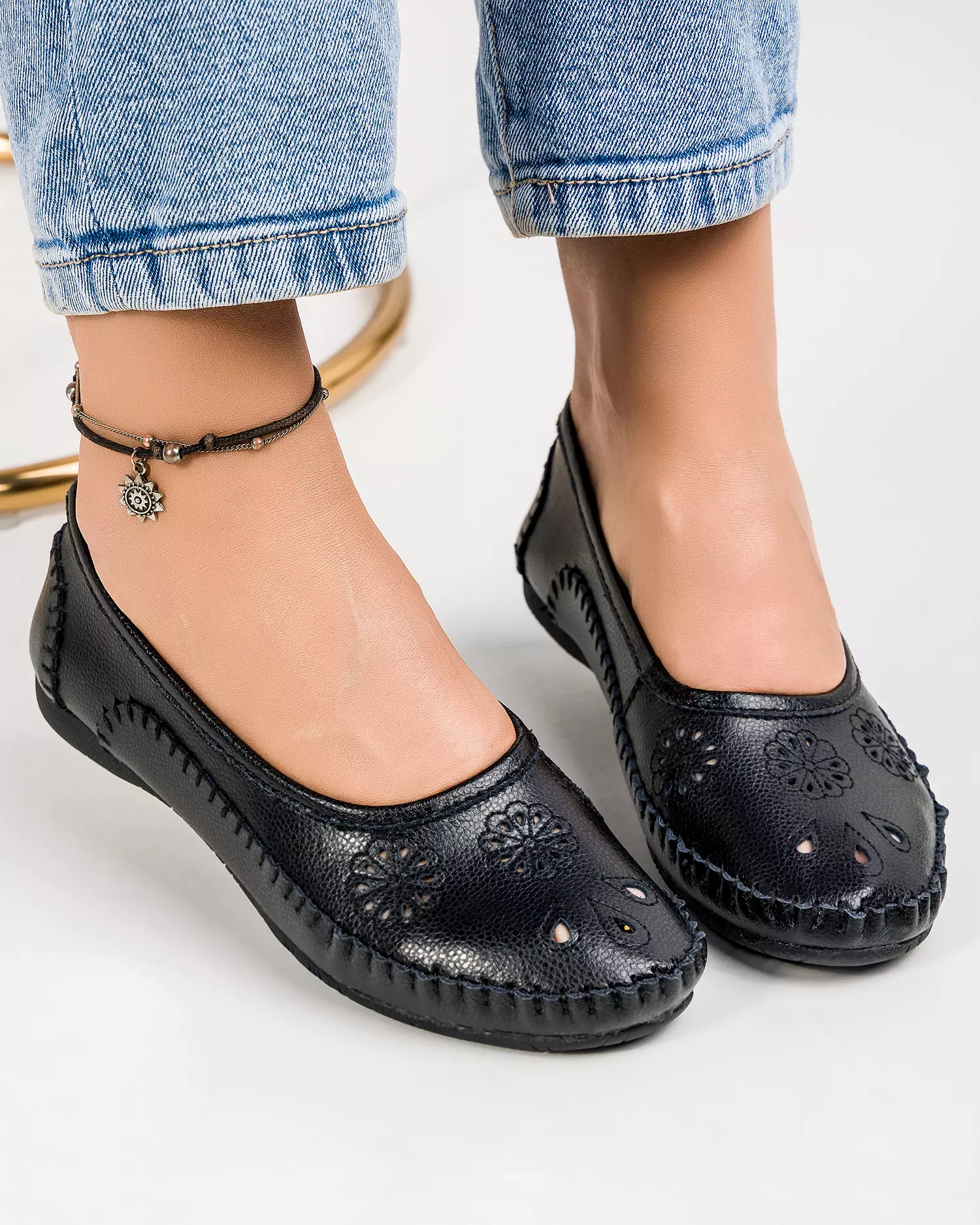 mocasini-negri-piele-naturala-cu-perforatii-florale-xh01-52345-2.webp