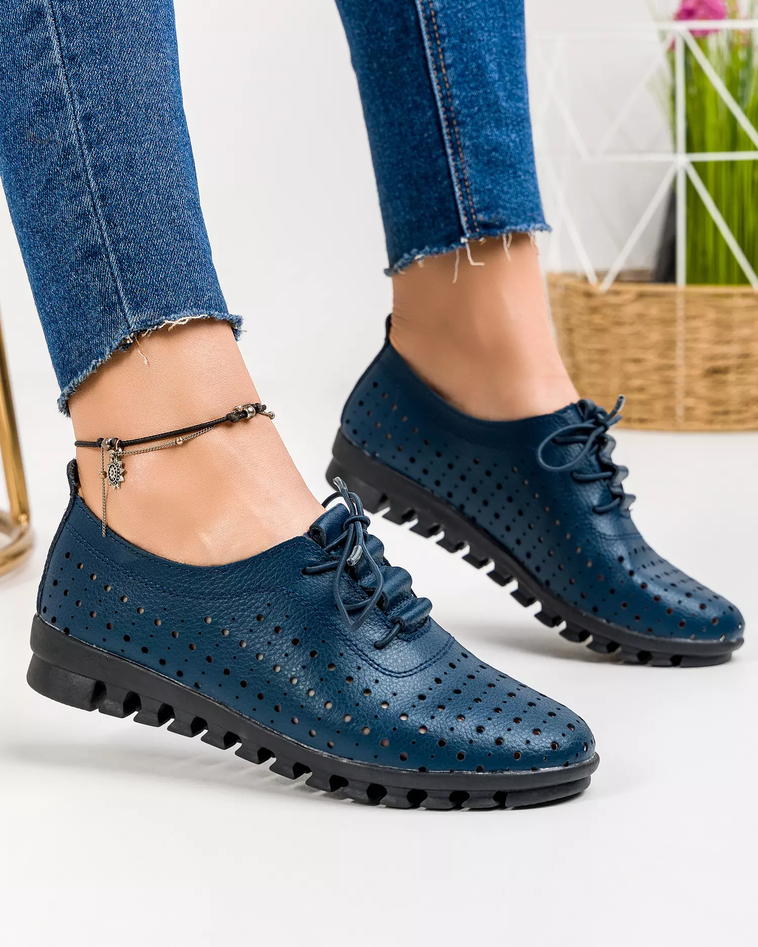 pantofi-casual-bleumarin-cu-talpa-flexibila-piele-naturala-perforati-cu-siret-za-201-52624-2.webp