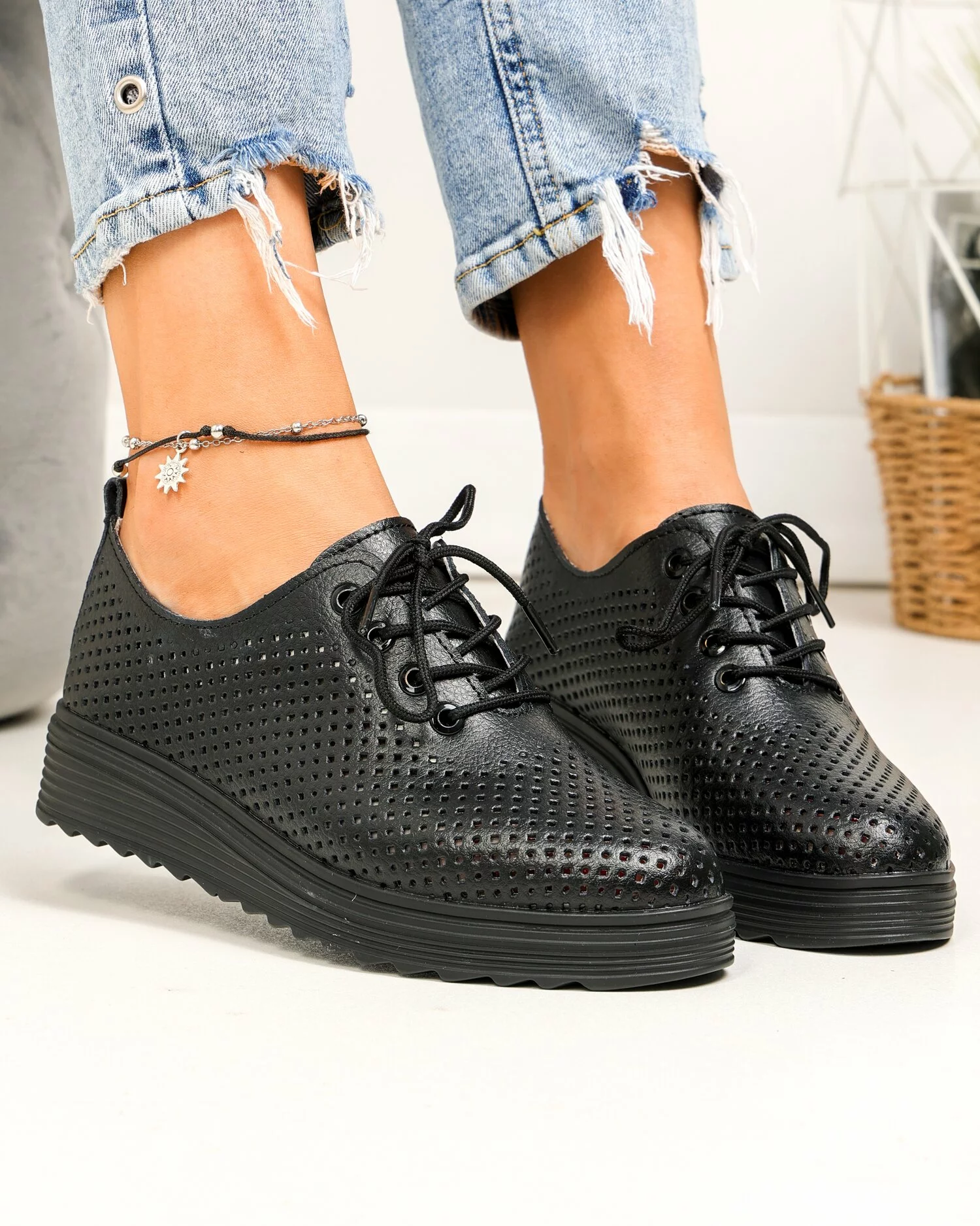 pantofi-casual-dama-perforati-cu-siret-negri-piele-naturala-xh-3200-86899-2.webp