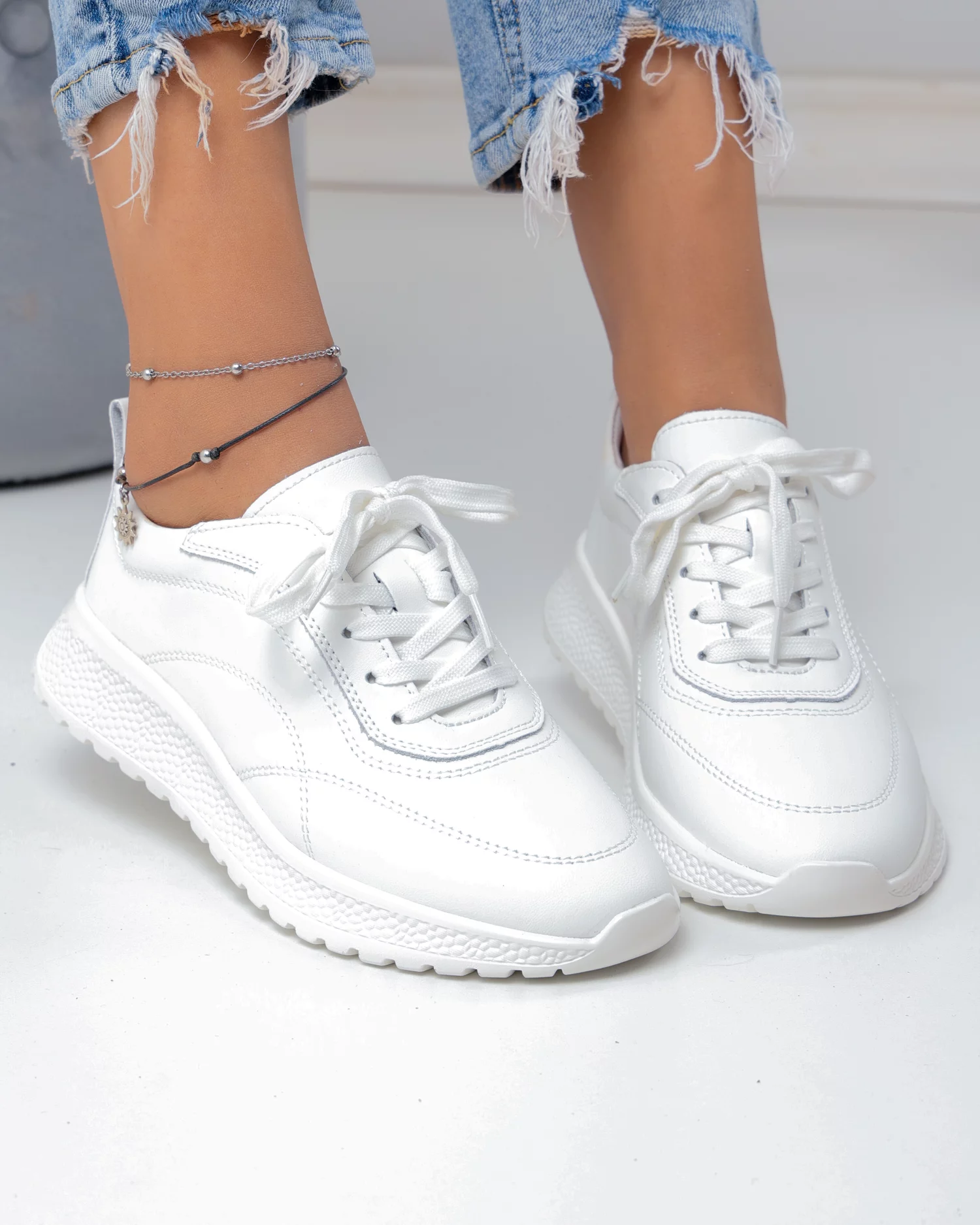 pantofi-casual-dama-piele-natuala-albi-cu-inchidere-sireturi-si-cusaturi-decorative-f001-977-103309-2.webp