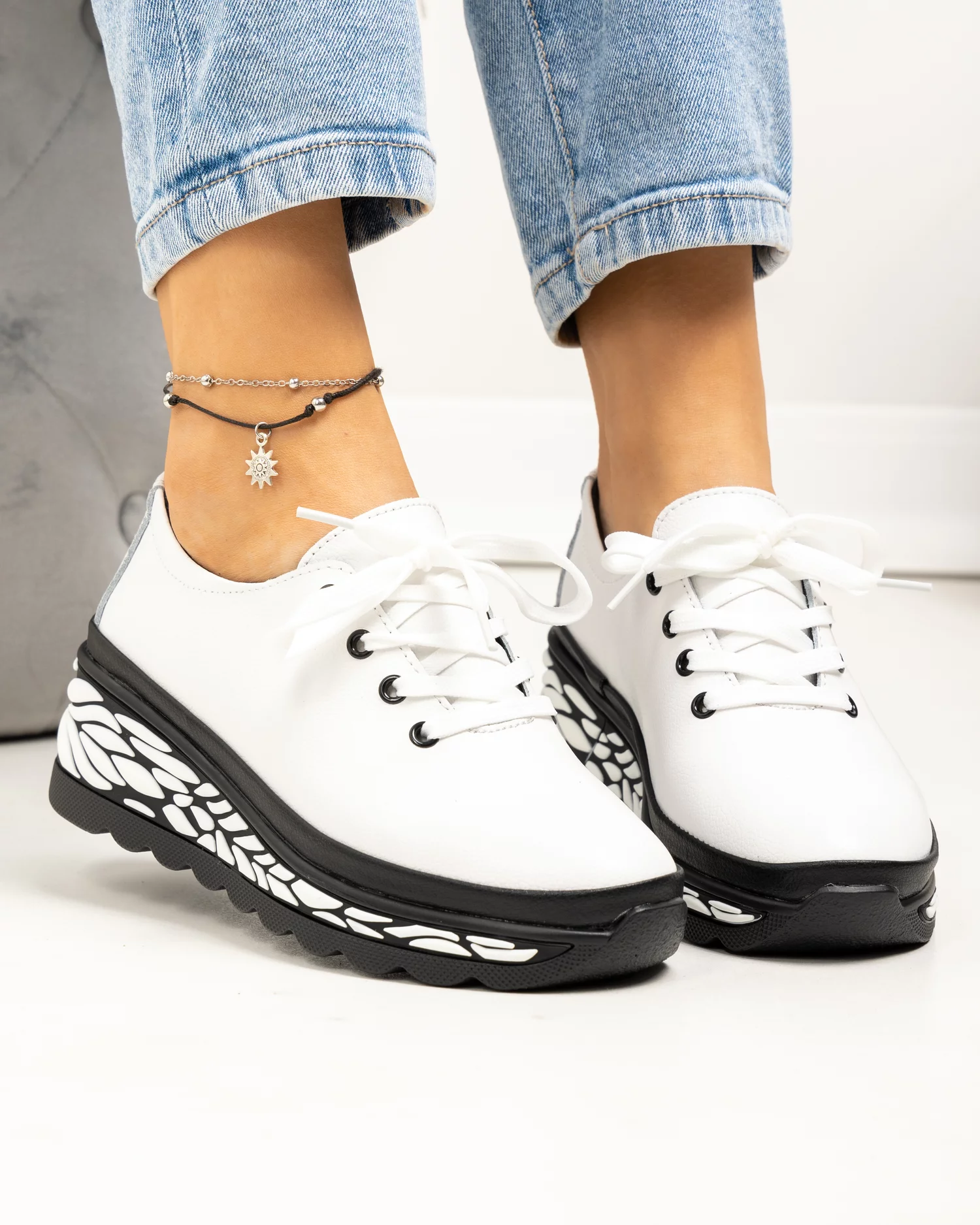 pantofi-casual-dama-piele-naturala-alb-cu-negru-si-inchidere-sireturi-jy5096-85732-2.webp