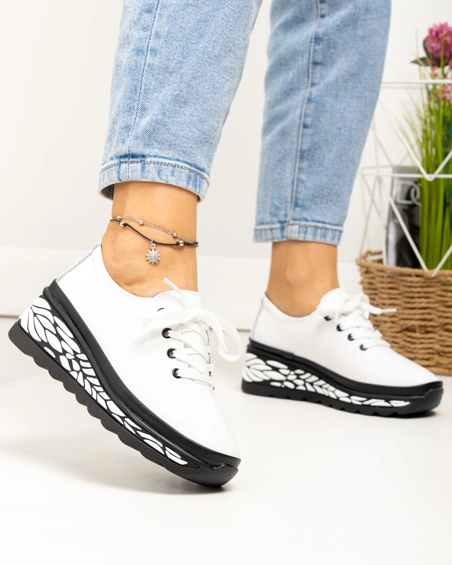 pantofi-casual-dama-piele-naturala-alb-cu-negru-si-inchidere-sireturi-jy5096-85738-2.webp