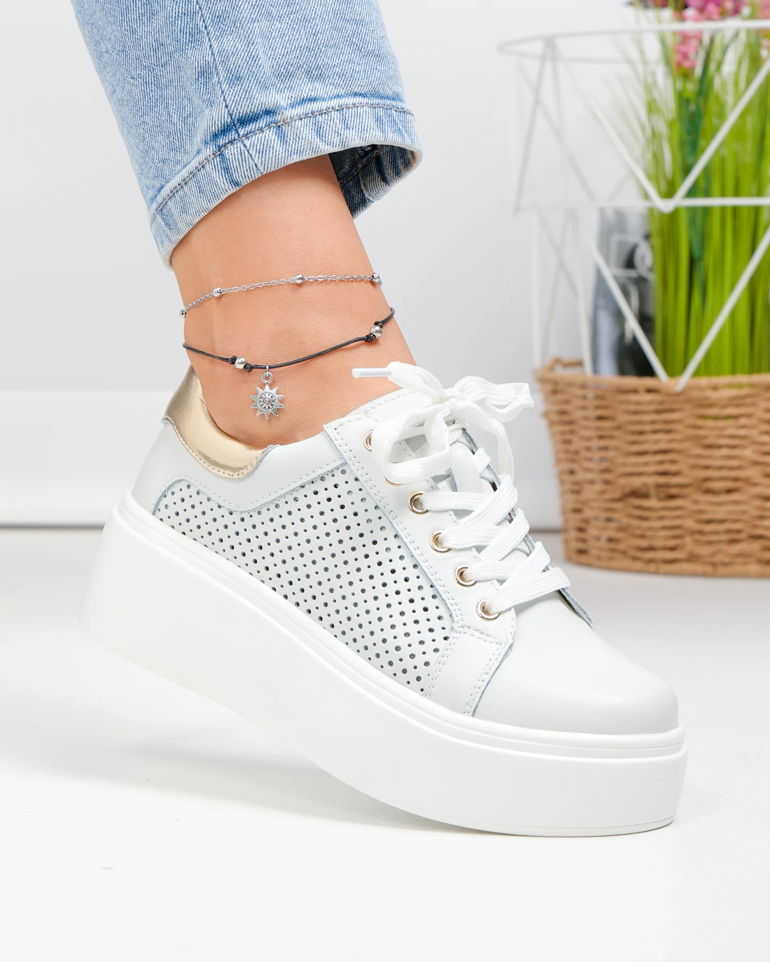 pantofi-casual-dama-piele-naturala-alb-murdar-cu-auriu-si-inchidere-sireturi-t6042-90973-2.webp