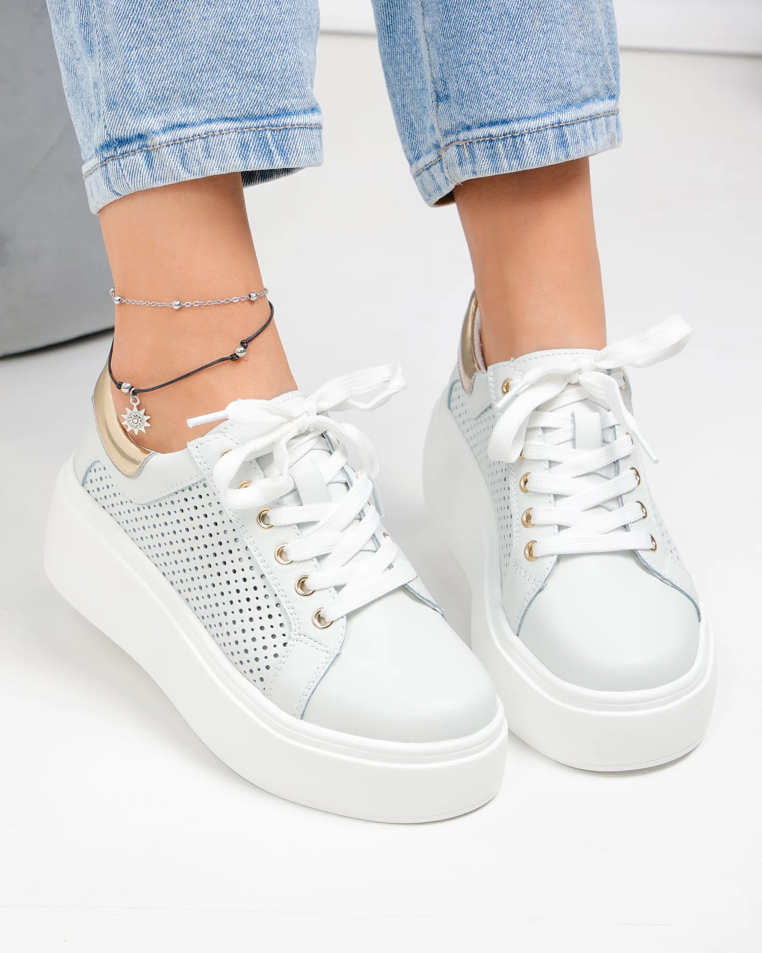 pantofi-casual-dama-piele-naturala-alb-murdar-cu-auriu-si-inchidere-sireturi-t6042-90976-2.webp