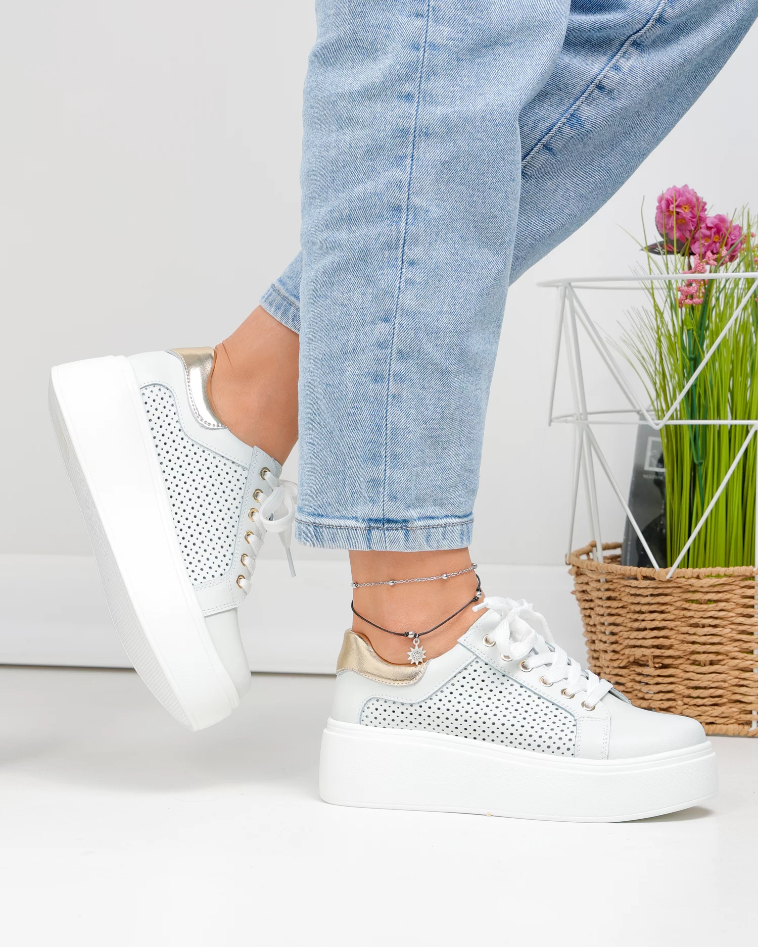 pantofi-casual-dama-piele-naturala-alb-murdar-cu-auriu-si-inchidere-sireturi-t6042-90985-2.webp