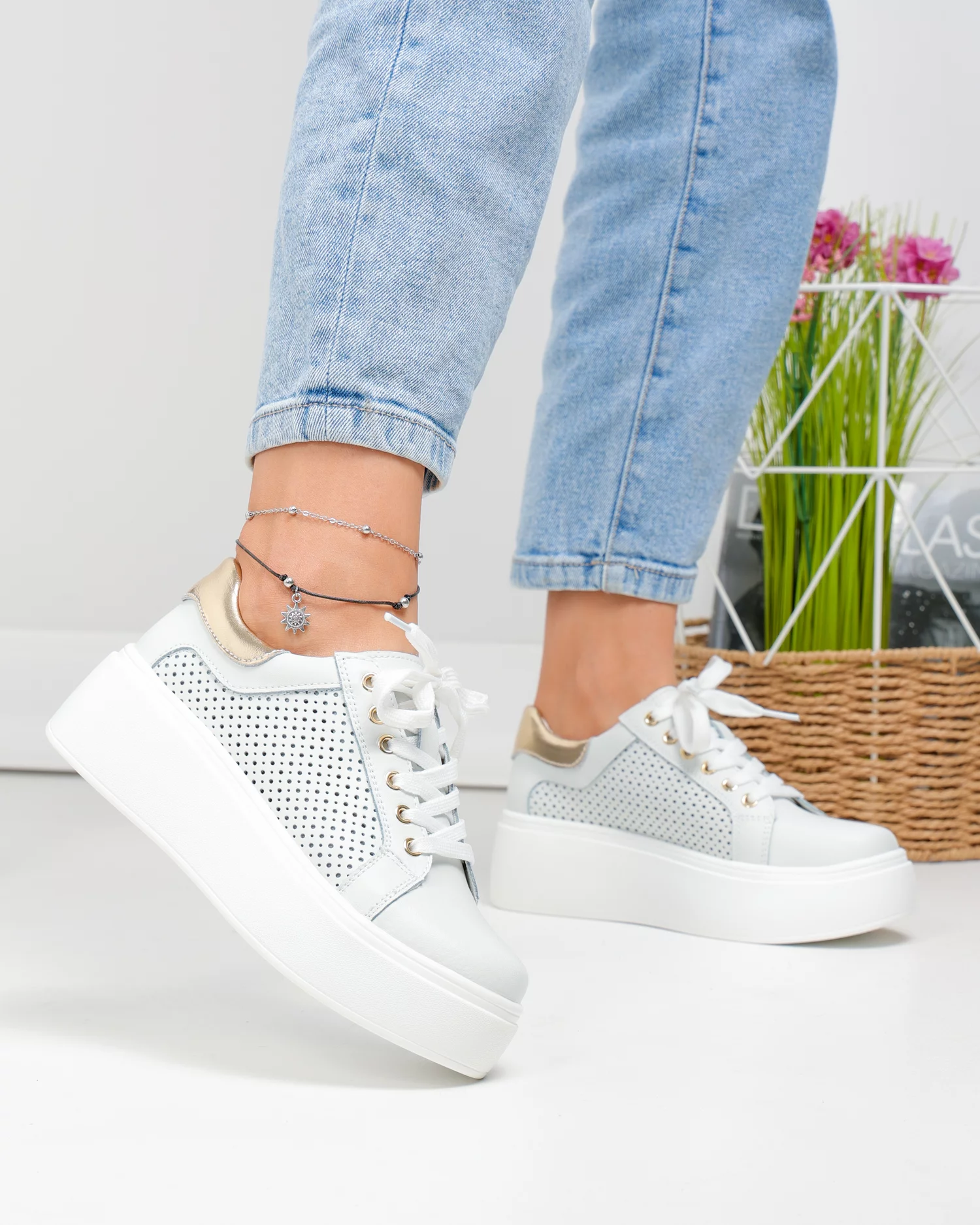 pantofi-casual-dama-piele-naturala-alb-murdar-cu-auriu-si-inchidere-sireturi-t6042-90988-2.webp