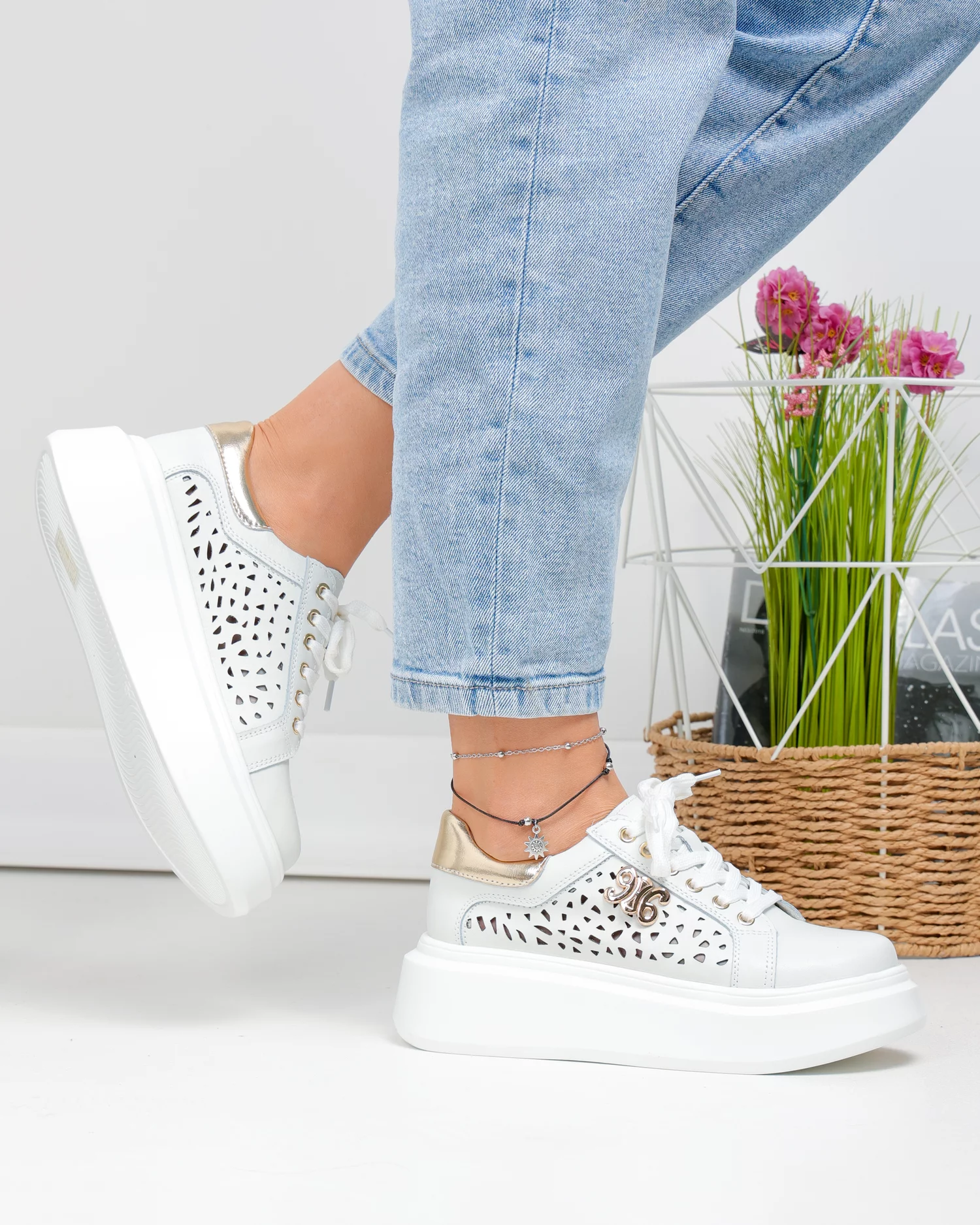 pantofi-casual-dama-piele-naturala-alb-murdar-cu-model-perforat-si-accesoriu-metalic-t6043-90859-2.webp