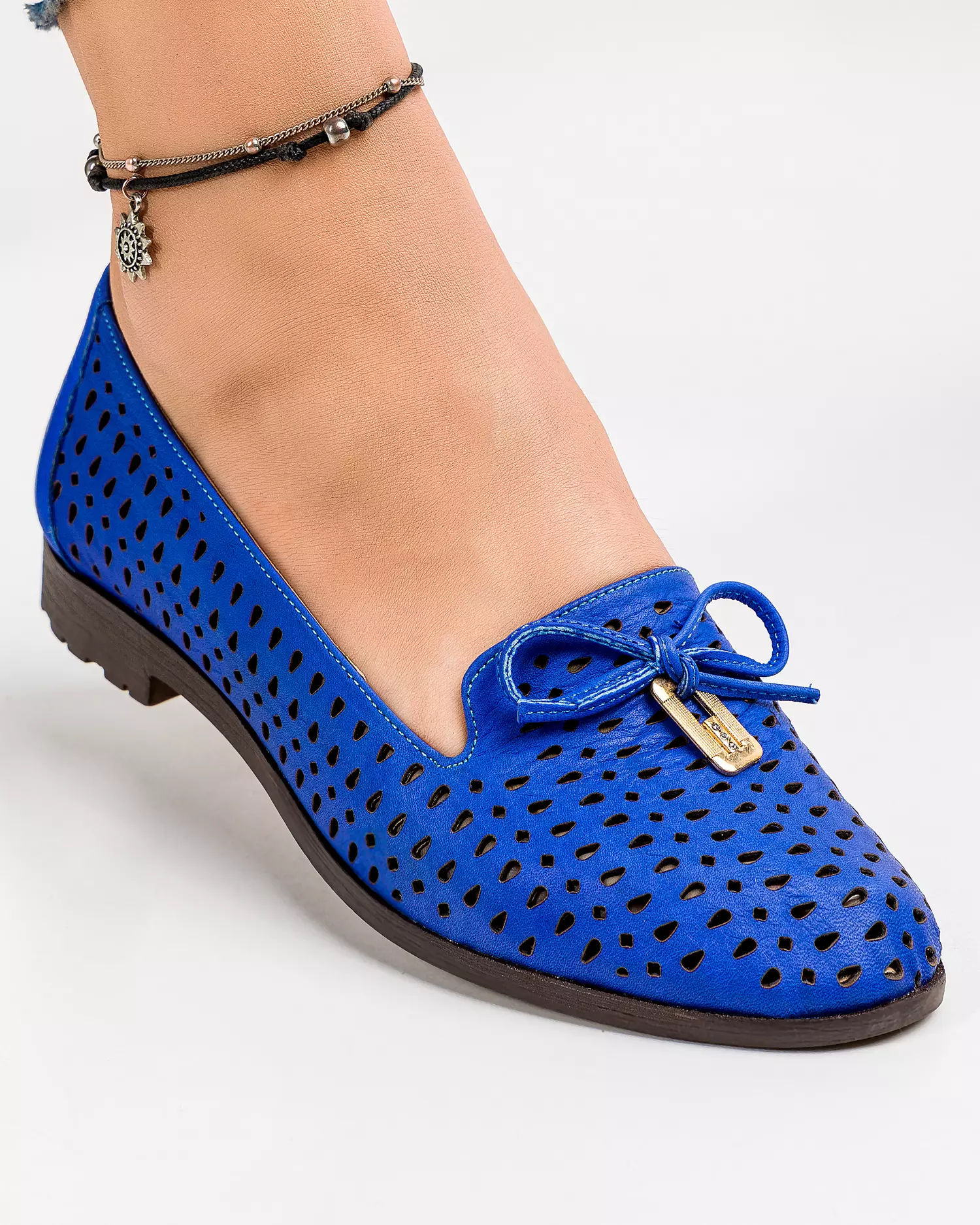 pantofi-casual-dama-piele-naturala-albastru-inchis-cu-accesoriu-metalic-auriu-si-perforatii-ak0206-50554-2.webp