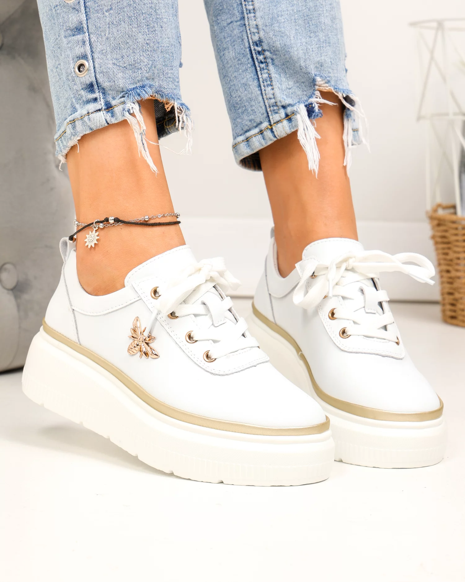 pantofi-casual-dama-piele-naturala-albi-cu-aplicatie-metalica-insecta-f002-353-86959-2.webp