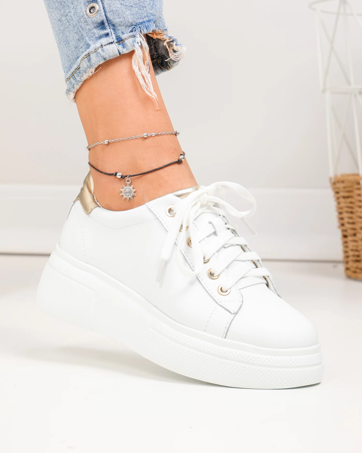 pantofi-casual-dama-piele-naturala-albi-cu-auriu-si-inchidere-sireturi-pc206-96460-2.webp