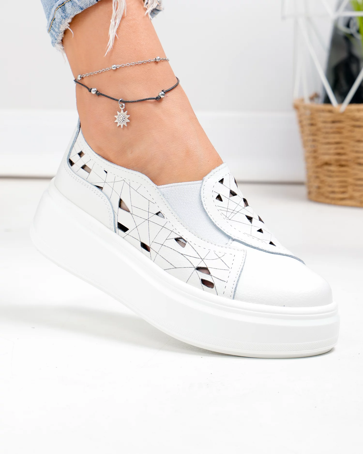 pantofi-casual-dama-piele-naturala-albi-cu-decupaje-si-insertie-elastica-t-2801-100798-2.webp