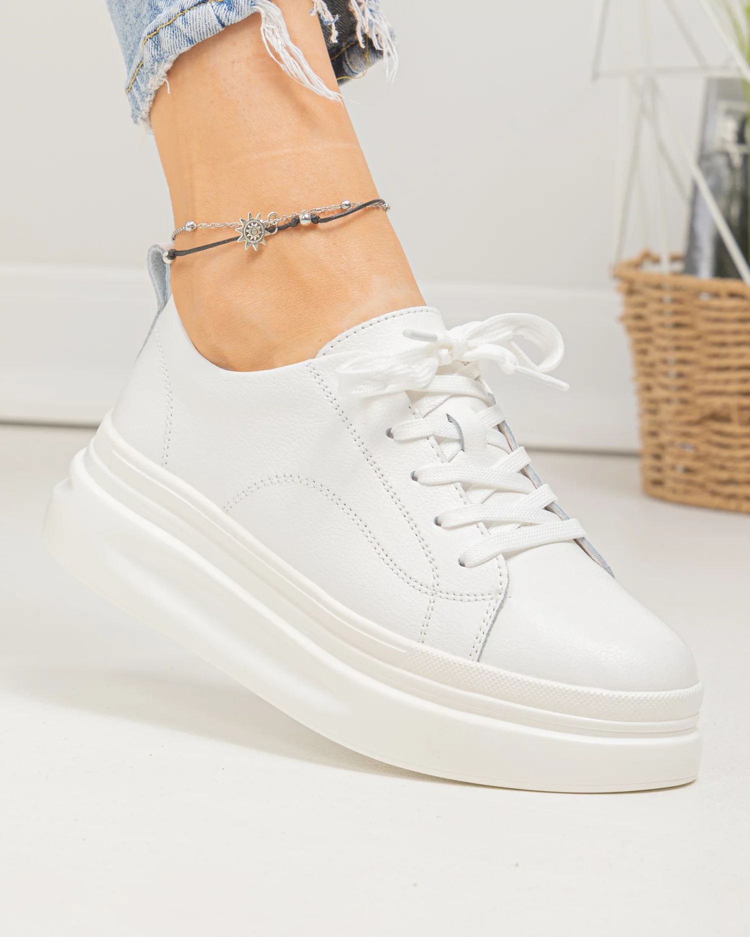 pantofi-casual-dama-piele-naturala-albi-cu-inchidere-sireturi-aw2023-26-86305-2.webp