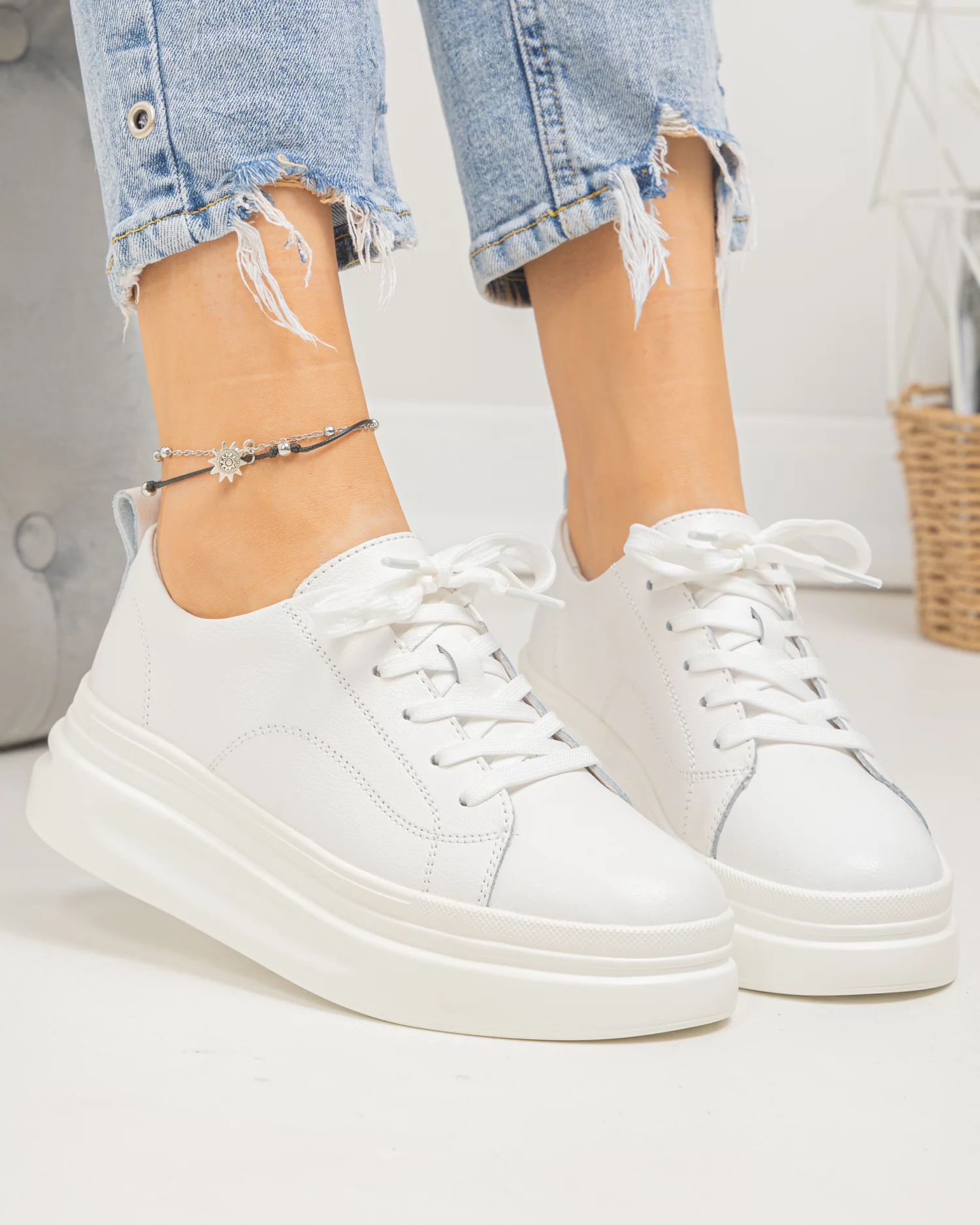 pantofi-casual-dama-piele-naturala-albi-cu-inchidere-sireturi-aw2023-26-86308-2.webp