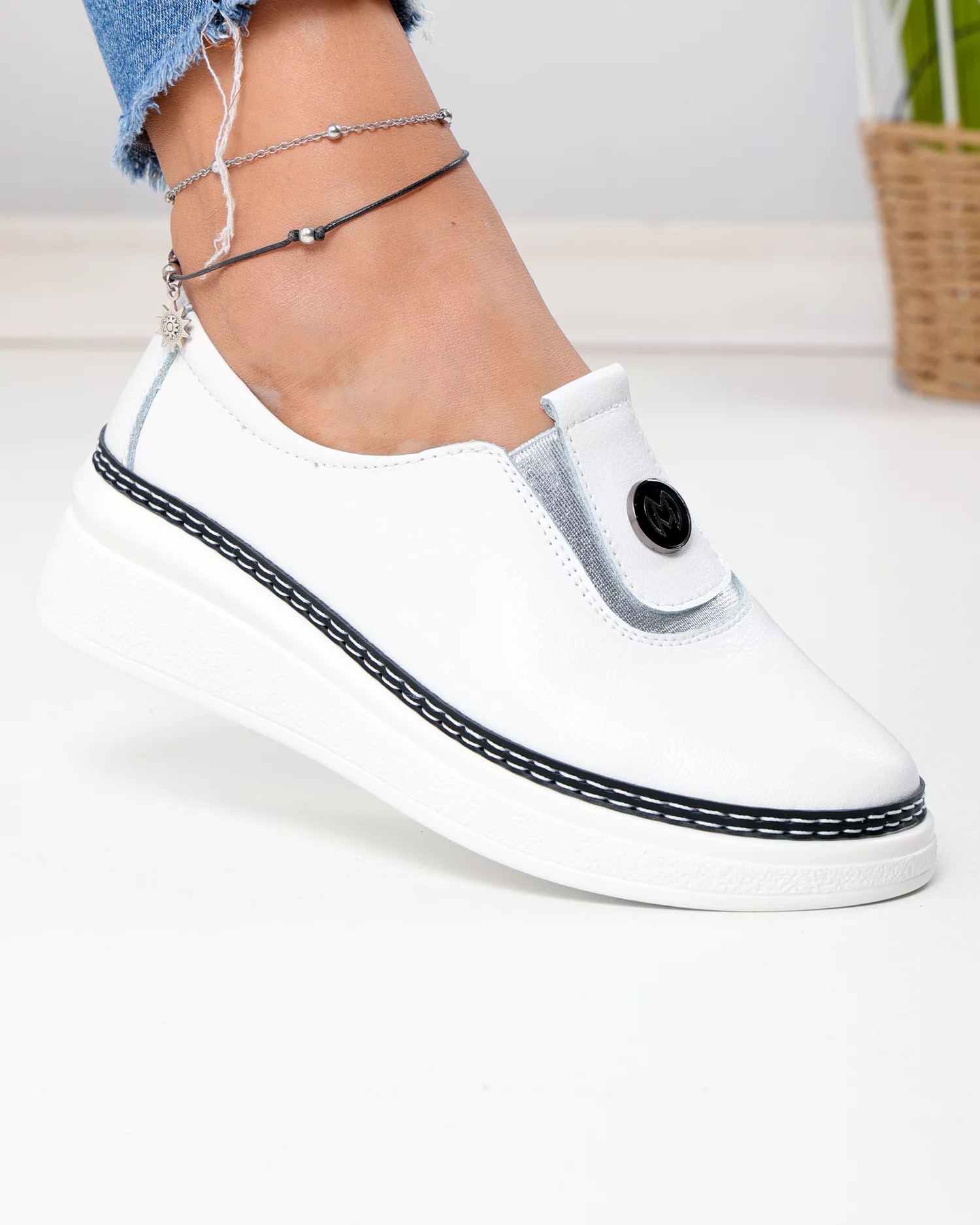 pantofi-casual-dama-piele-naturala-albi-cu-inchidere-slip-on-jy6709-103858-2.webp