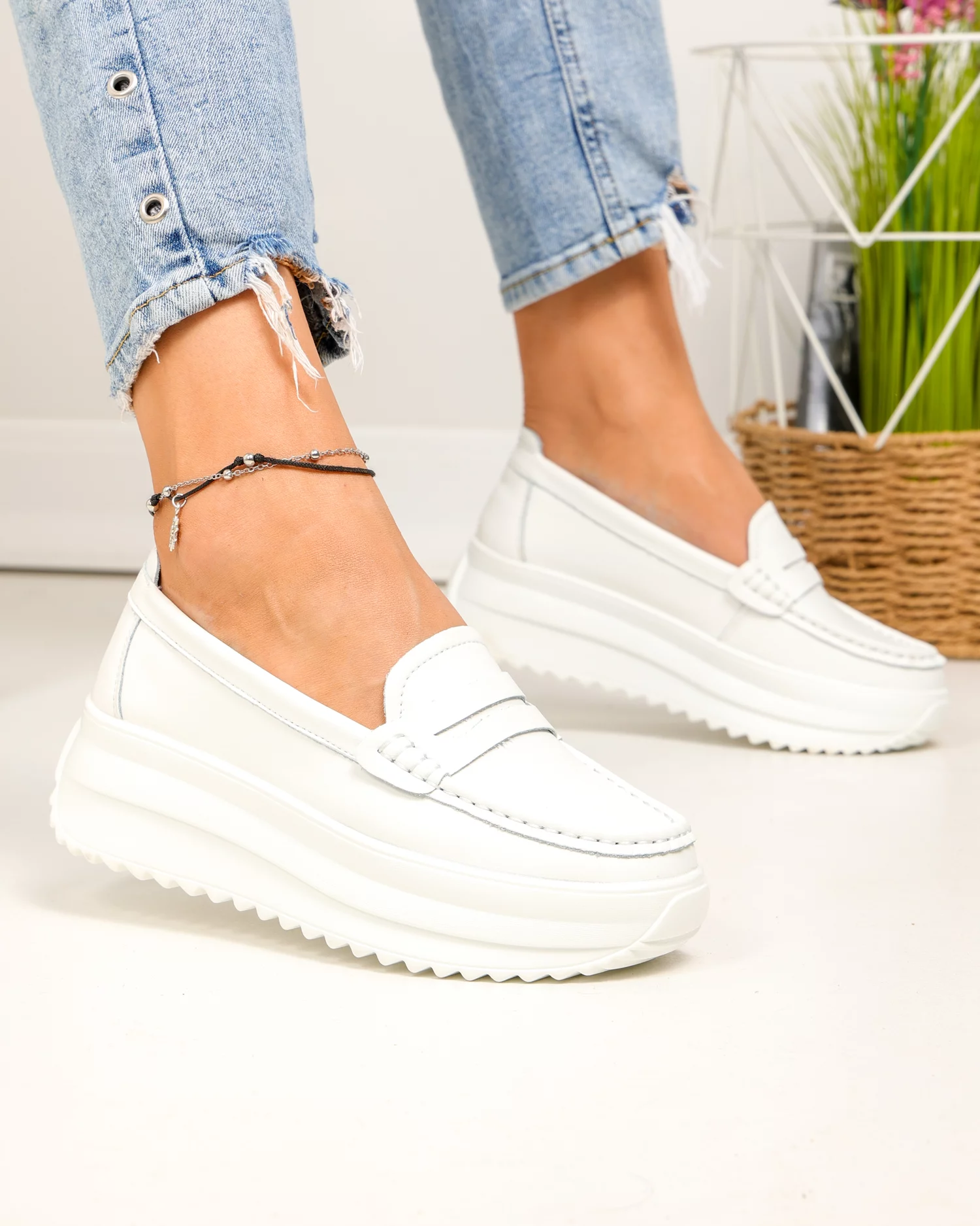 pantofi-casual-dama-piele-naturala-albi-cu-inchidere-slip-on-si-talpa-groasa-f001-776-87073-2.webp