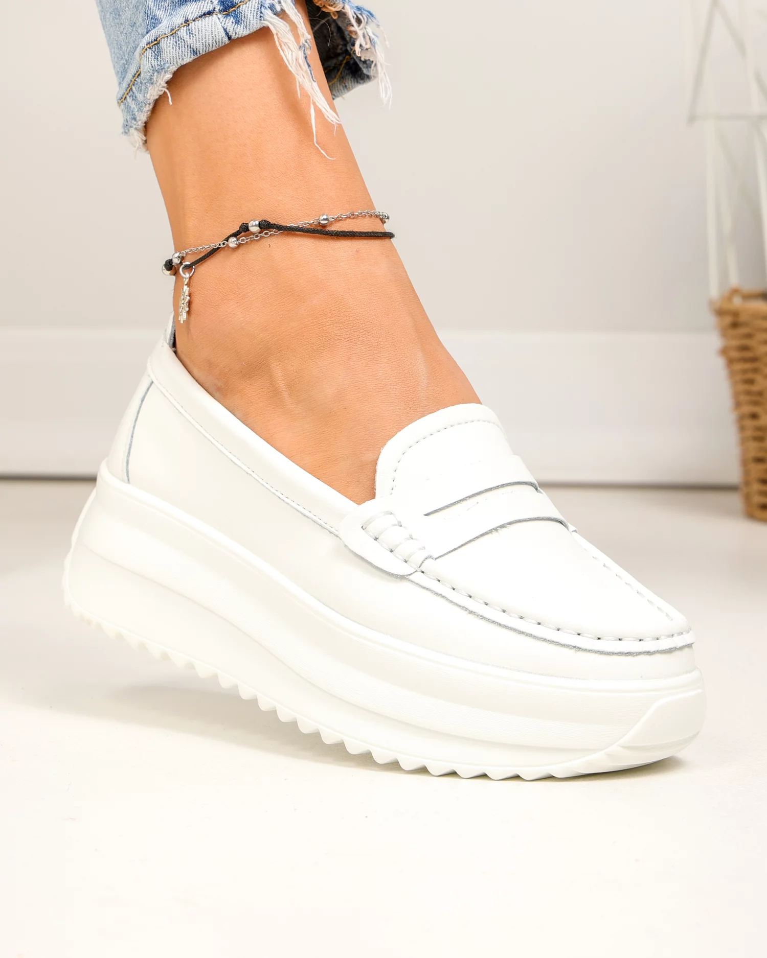 pantofi-casual-dama-piele-naturala-albi-cu-inchidere-slip-on-si-talpa-groasa-f001-776-87076-2.webp