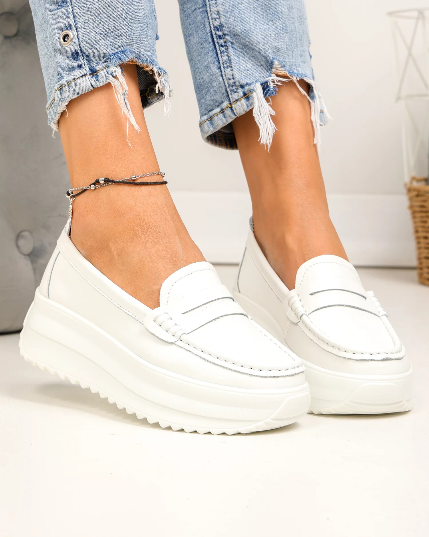 pantofi-casual-dama-piele-naturala-albi-cu-inchidere-slip-on-si-talpa-groasa-f001-776-87079-2.webp
