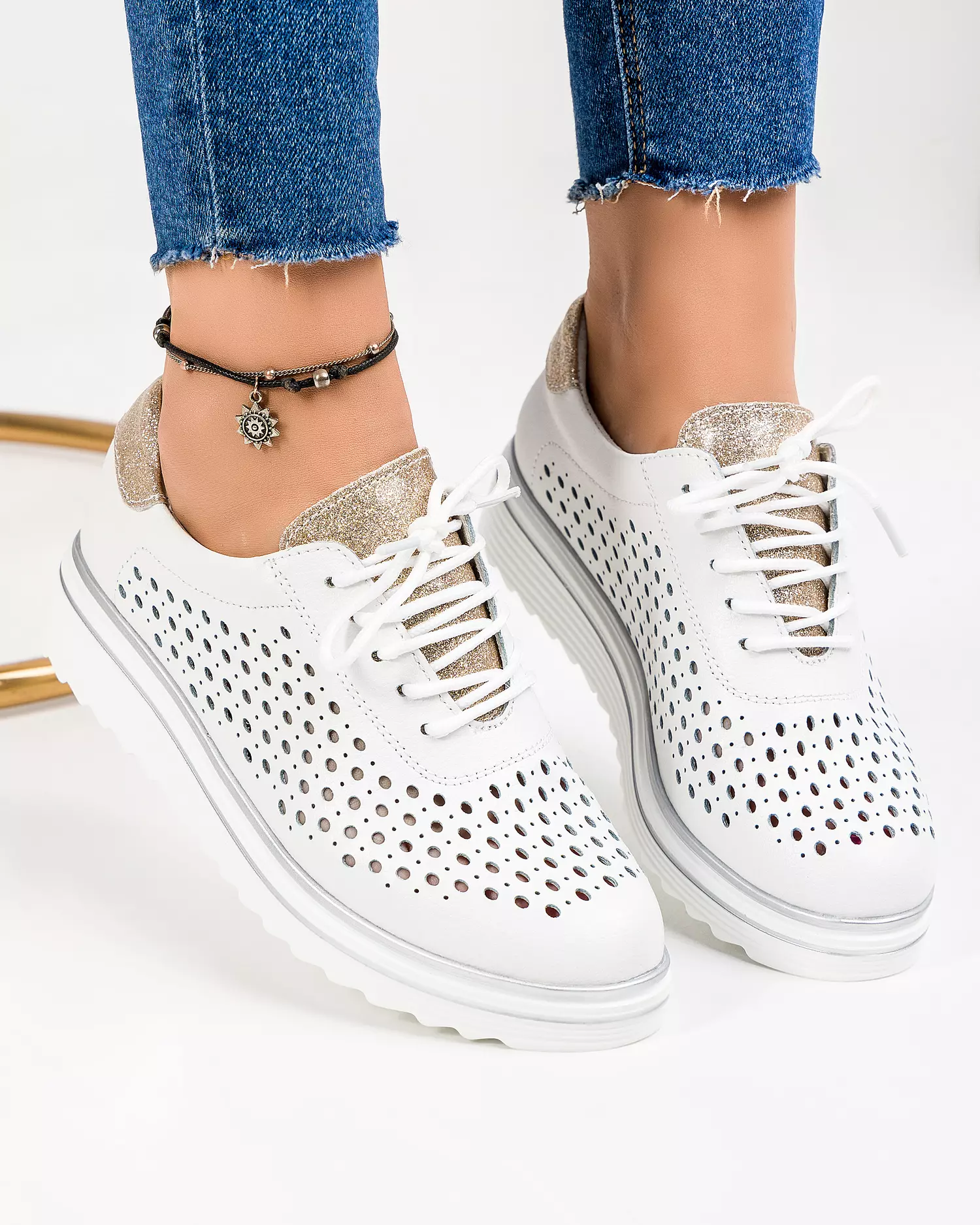 pantofi-casual-dama-piele-naturala-albi-cu-insertie-sclipici-auriu-si-inchidere-sireturi-t-3054-49585-2.webp