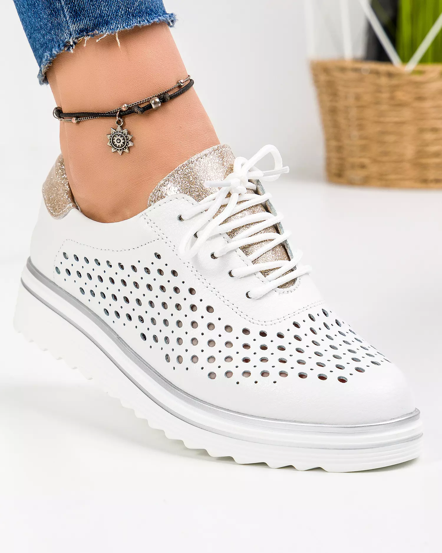 pantofi-casual-dama-piele-naturala-albi-cu-insertie-sclipici-auriu-si-inchidere-sireturi-t-3054-49723-2.webp