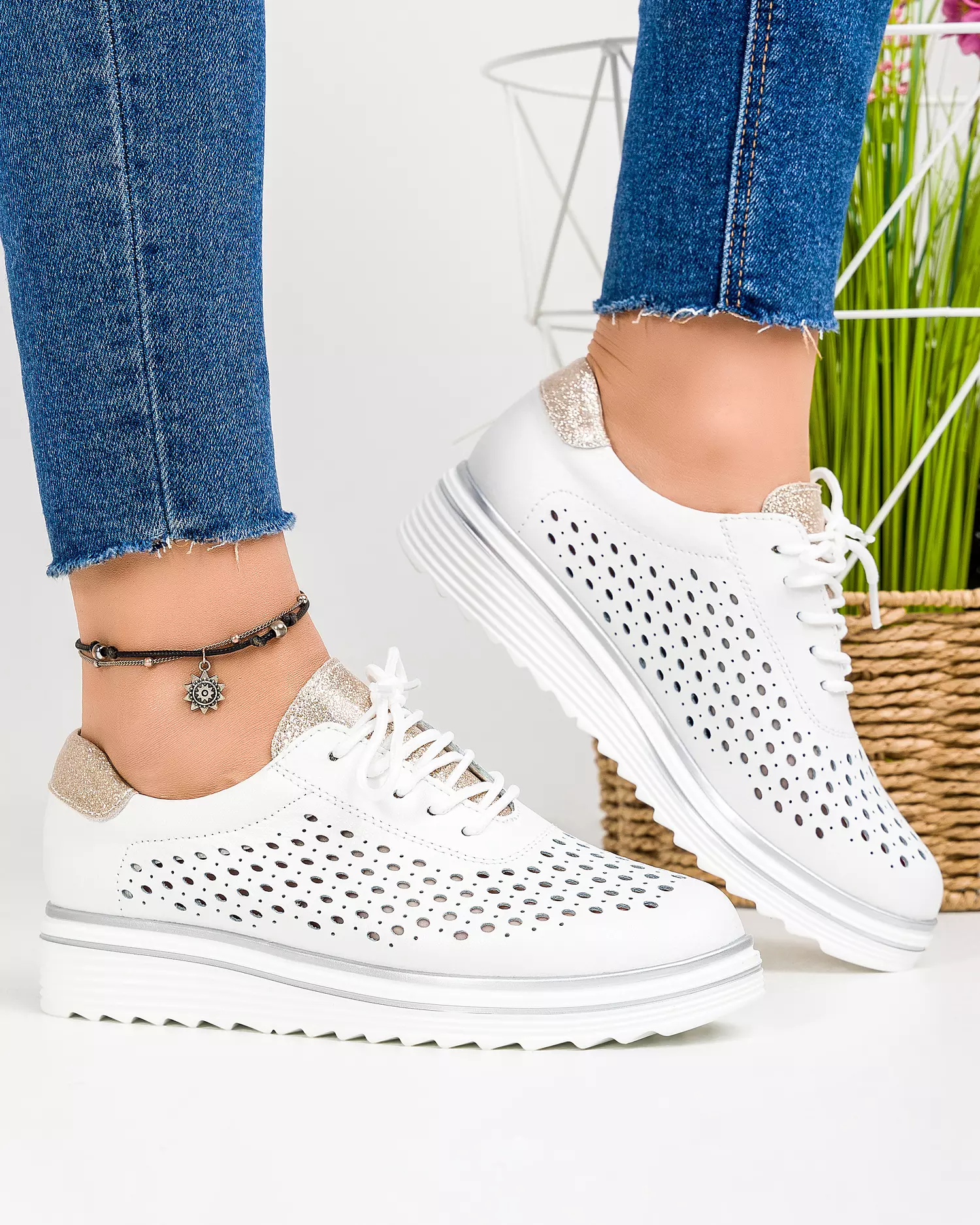 pantofi-casual-dama-piele-naturala-albi-cu-insertie-sclipici-auriu-si-inchidere-sireturi-t-3054-49726-2.webp