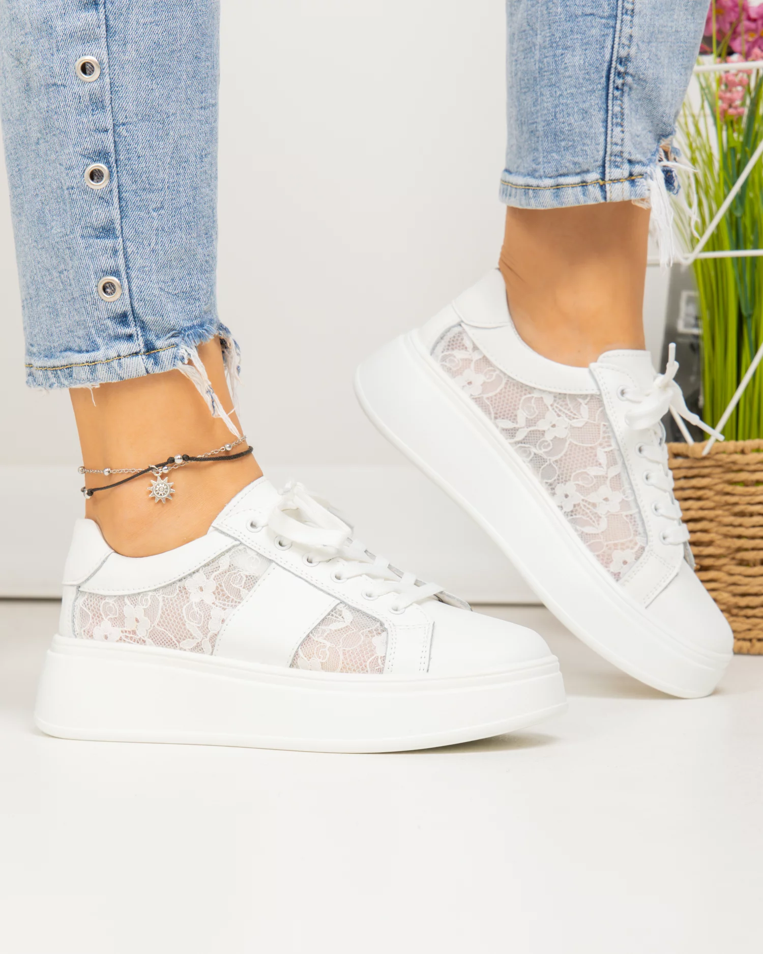pantofi-casual-dama-piele-naturala-albi-cu-model-floral-din-panza-textila-f001-848-87664-2.webp