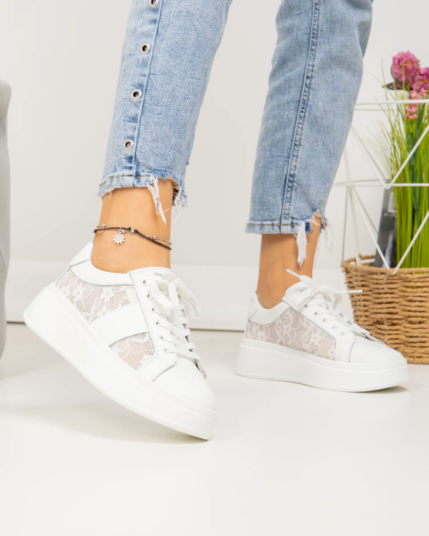 pantofi-casual-dama-piele-naturala-albi-cu-model-floral-din-panza-textila-f001-848-87667-2.webp