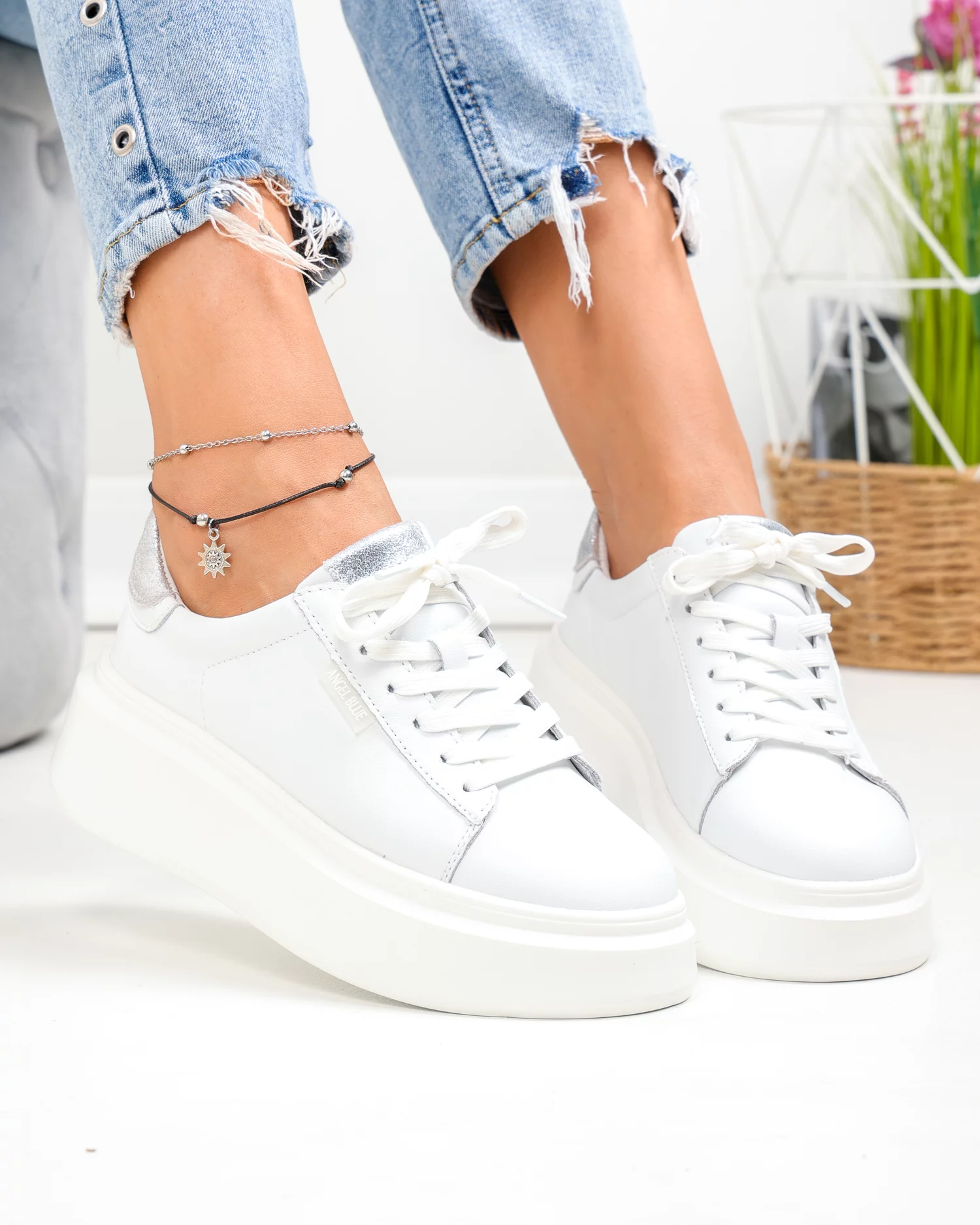 pantofi-casual-dama-piele-naturala-albi-cu-talpa-groasa-si-inchidere-sireturi-f002-389-94906-2.webp
