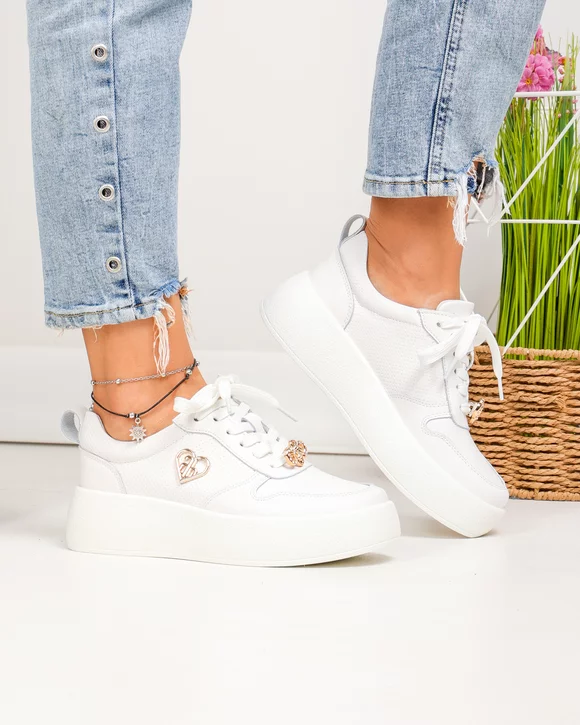 Pantofi casual dama piele naturala albi cu varf rotund si aplicatii F002-452