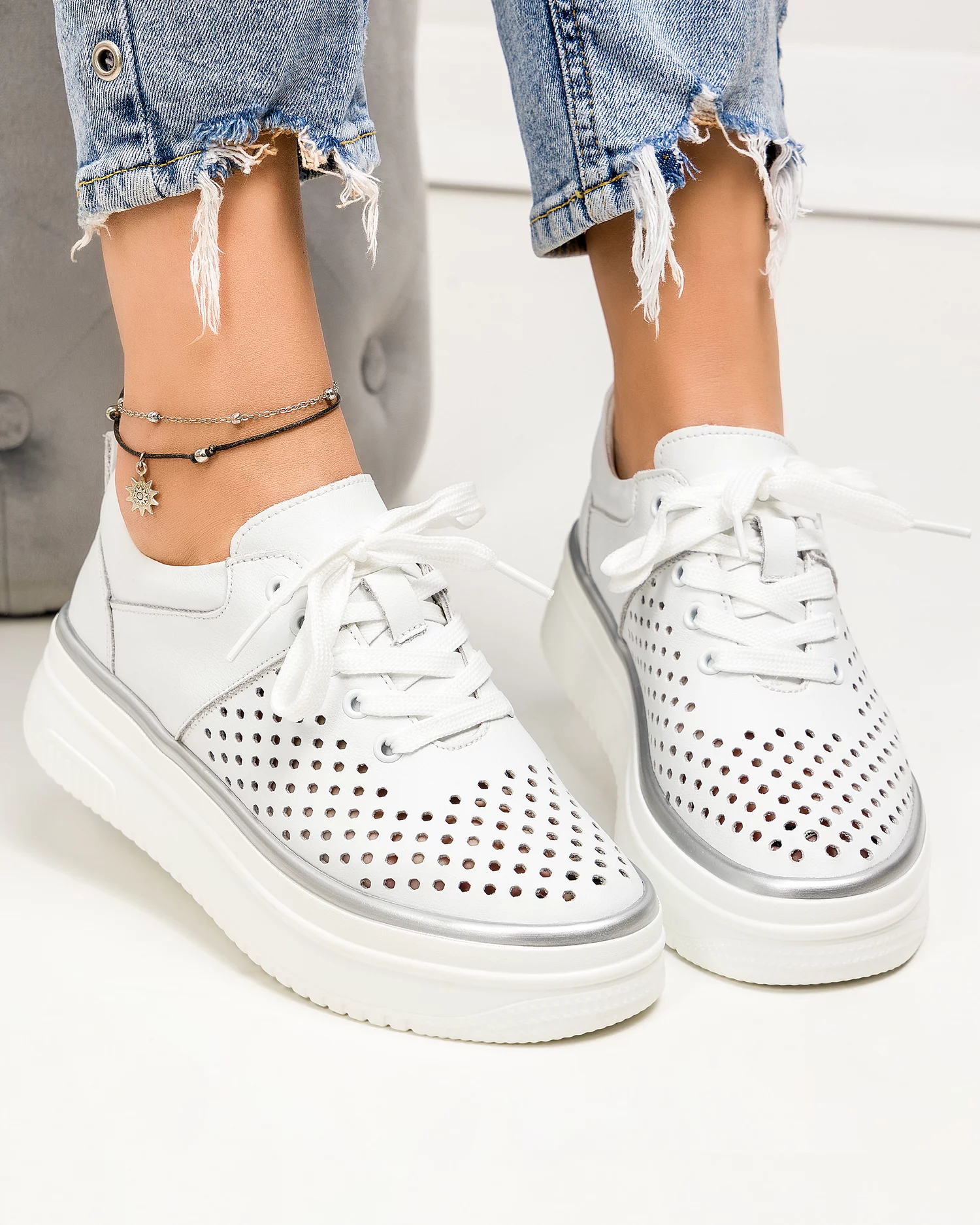 pantofi-casual-dama-piele-naturala-albi-perforati-cu-inchidere-sireturi-t-5911-74932-2.webp