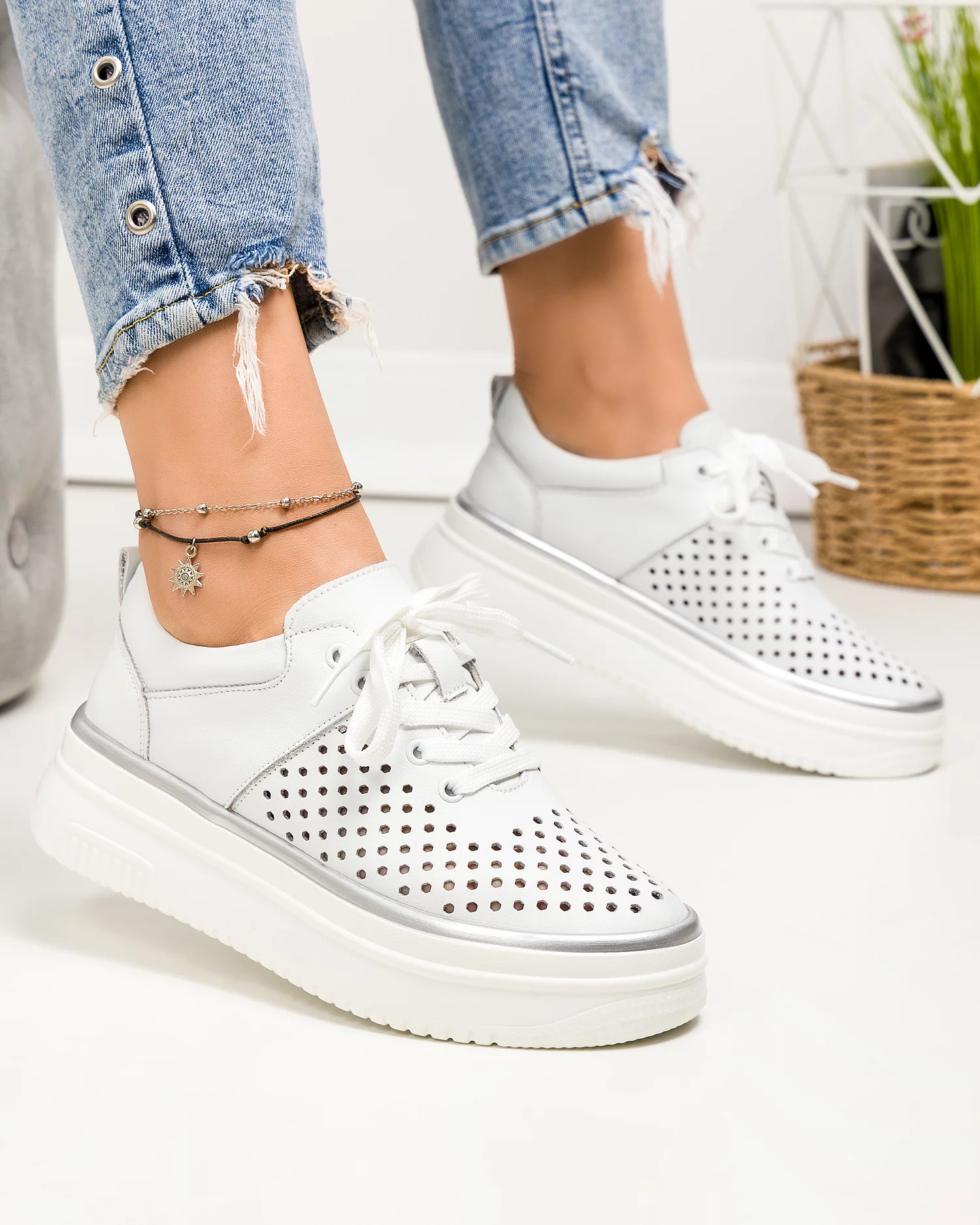 pantofi-casual-dama-piele-naturala-albi-perforati-cu-inchidere-sireturi-t-5911-74938-2.webp