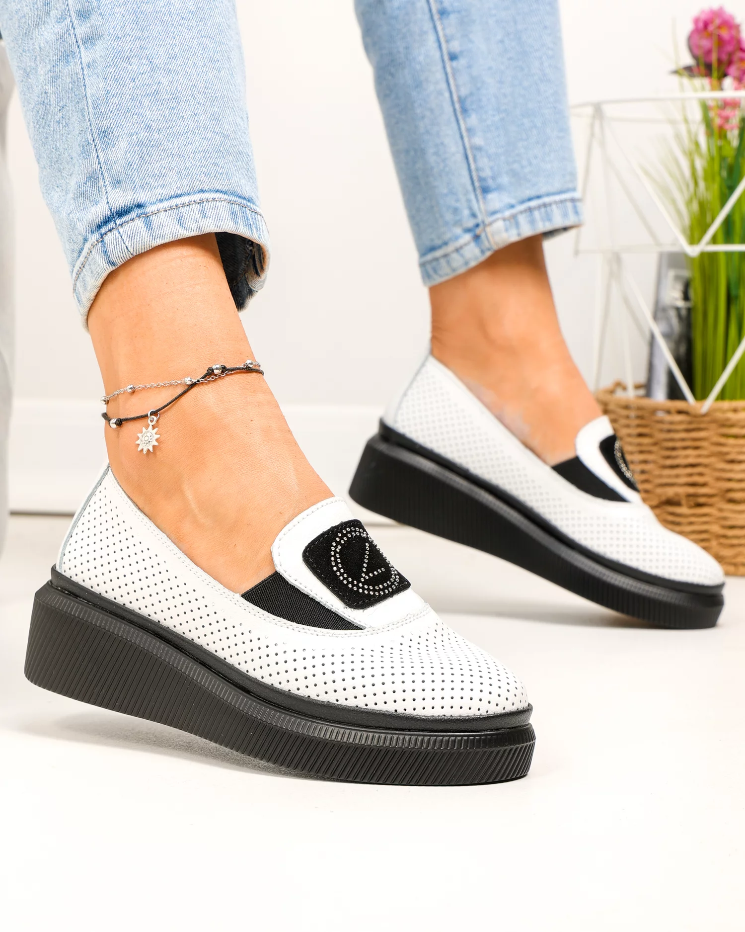 pantofi-casual-dama-piele-naturala-albi-perforati-cu-inchidere-slip-on-jy3871-87394-2.webp