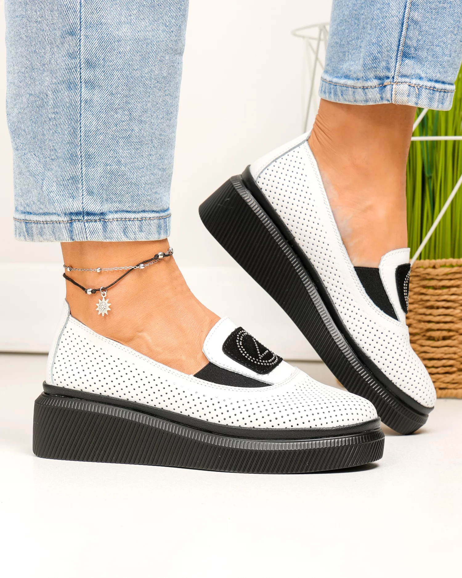 pantofi-casual-dama-piele-naturala-albi-perforati-cu-inchidere-slip-on-jy3871-87403-2.webp