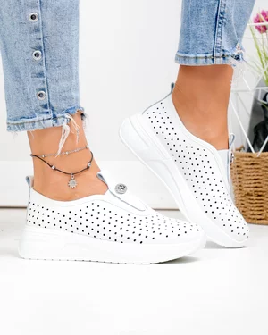 Incaltaminte Dama - Pantofi casual dama piele naturala albi perforati cu inchidere slip-on si accesoriu aplicat F001-927