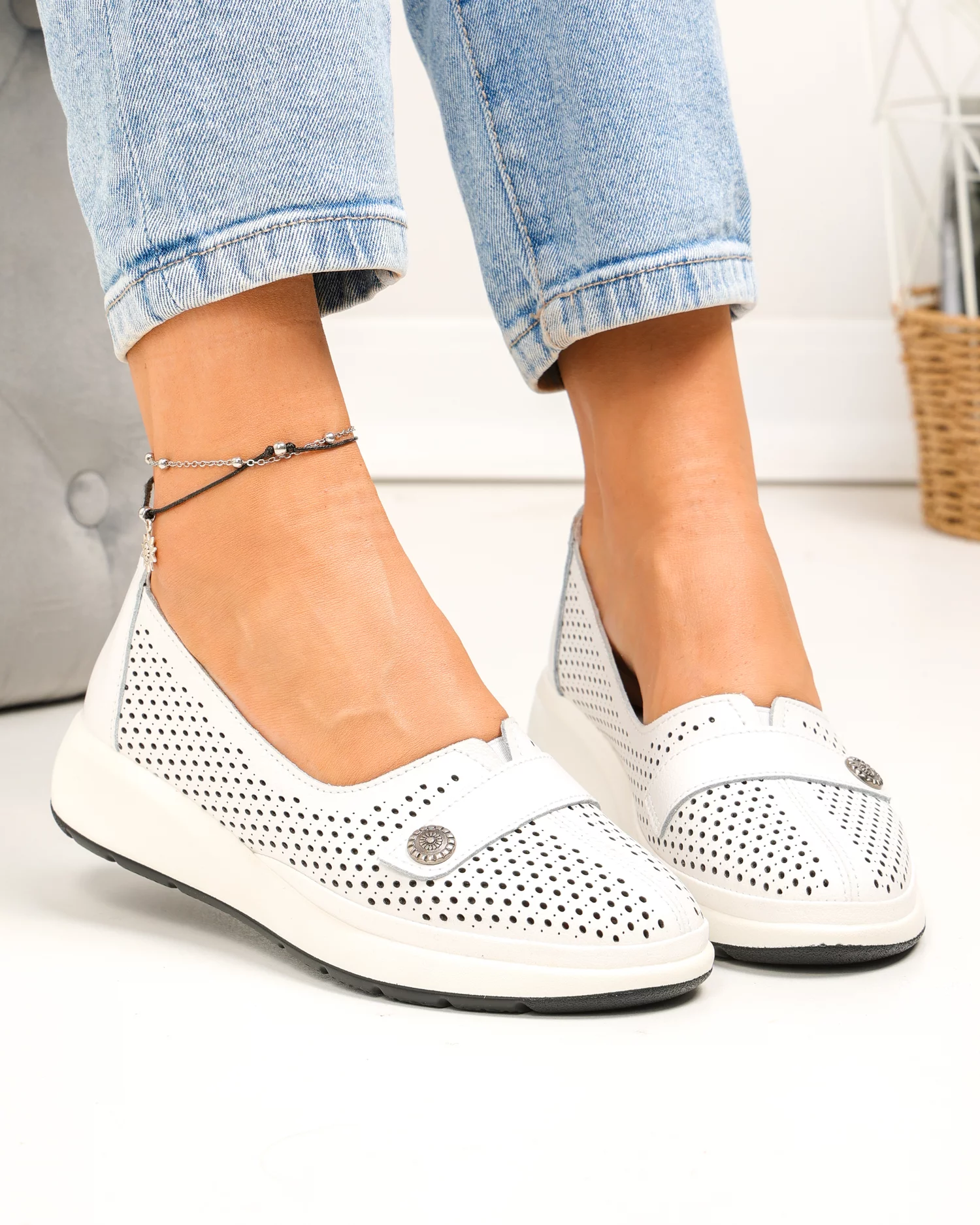 pantofi-casual-dama-piele-naturala-albi-perforati-cu-inchidere-slip-on-si-bareta-decorativa-jy3951-87349-2.webp