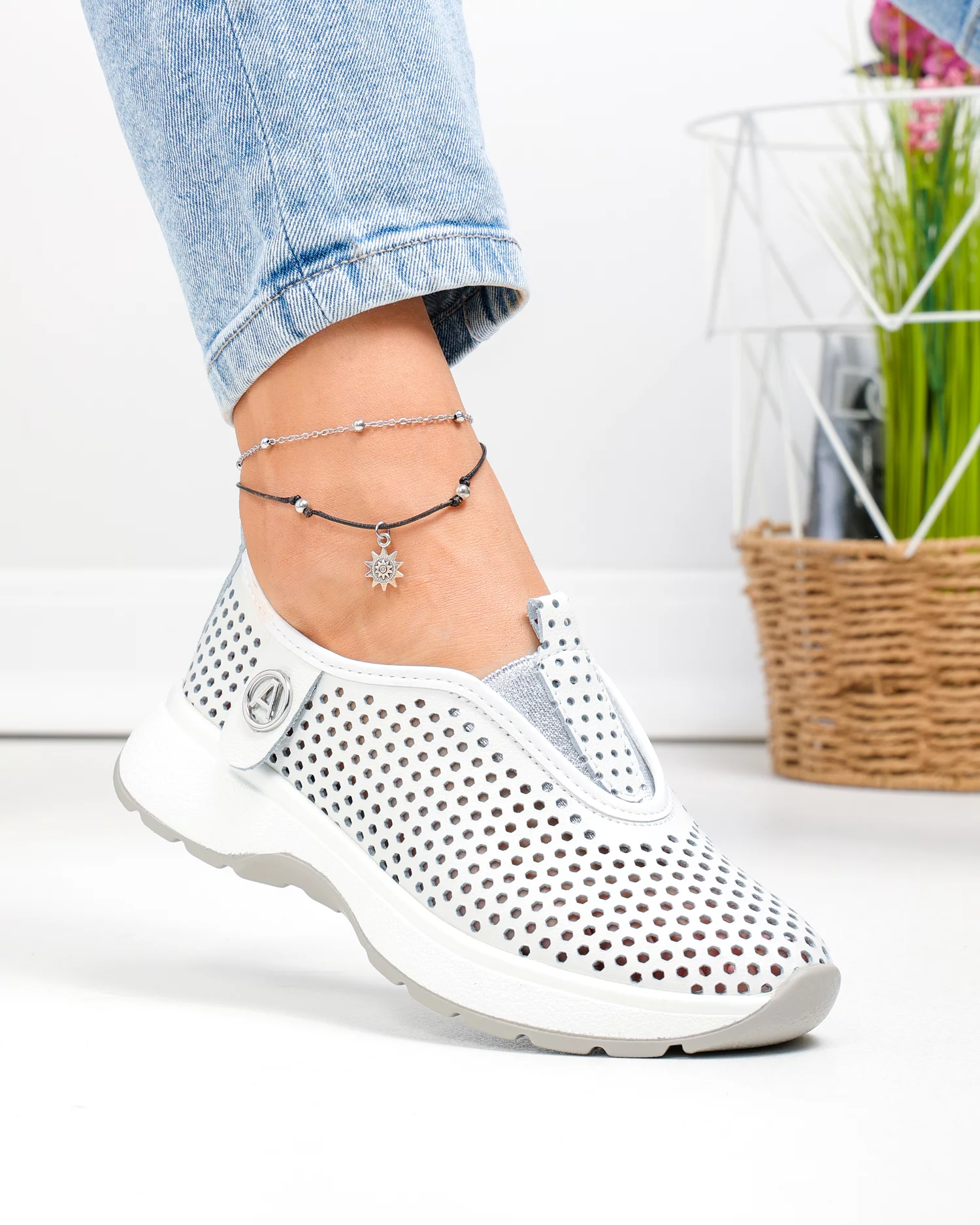pantofi-casual-dama-piele-naturala-albi-perforati-cu-talpa-flexibila-t6041-91099-2.webp