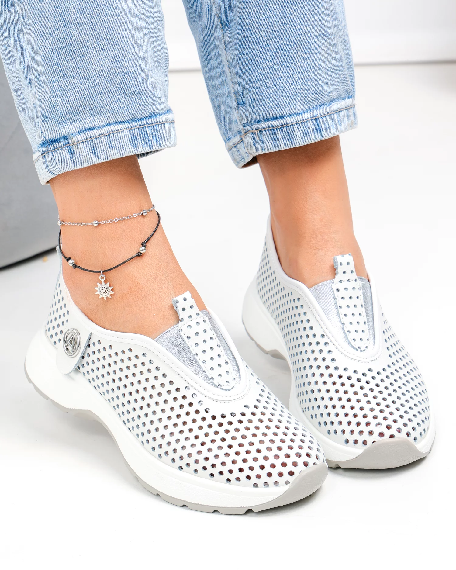 pantofi-casual-dama-piele-naturala-albi-perforati-cu-talpa-flexibila-t6041-91102-2.webp