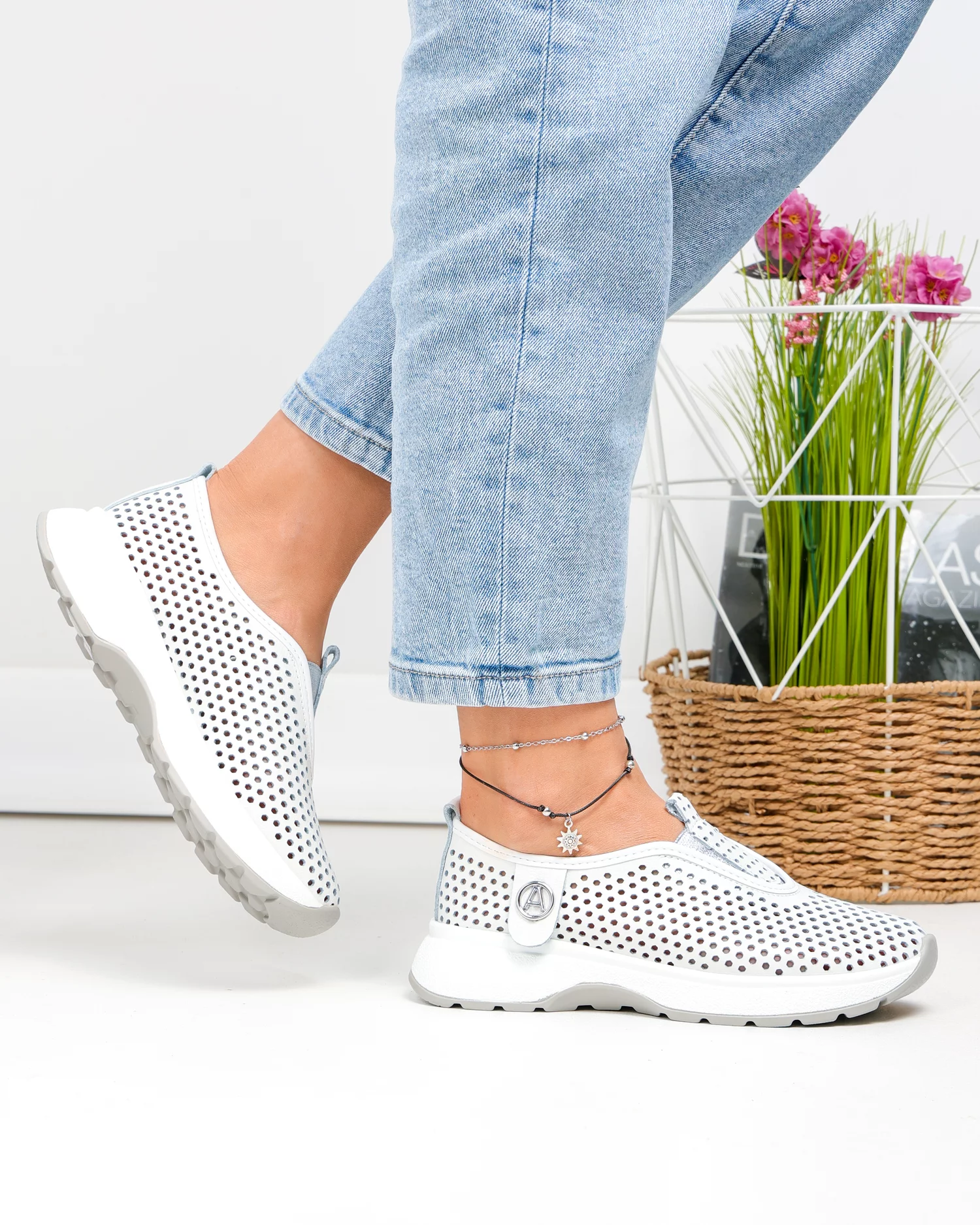 pantofi-casual-dama-piele-naturala-albi-perforati-cu-talpa-flexibila-t6041-91111-2.webp