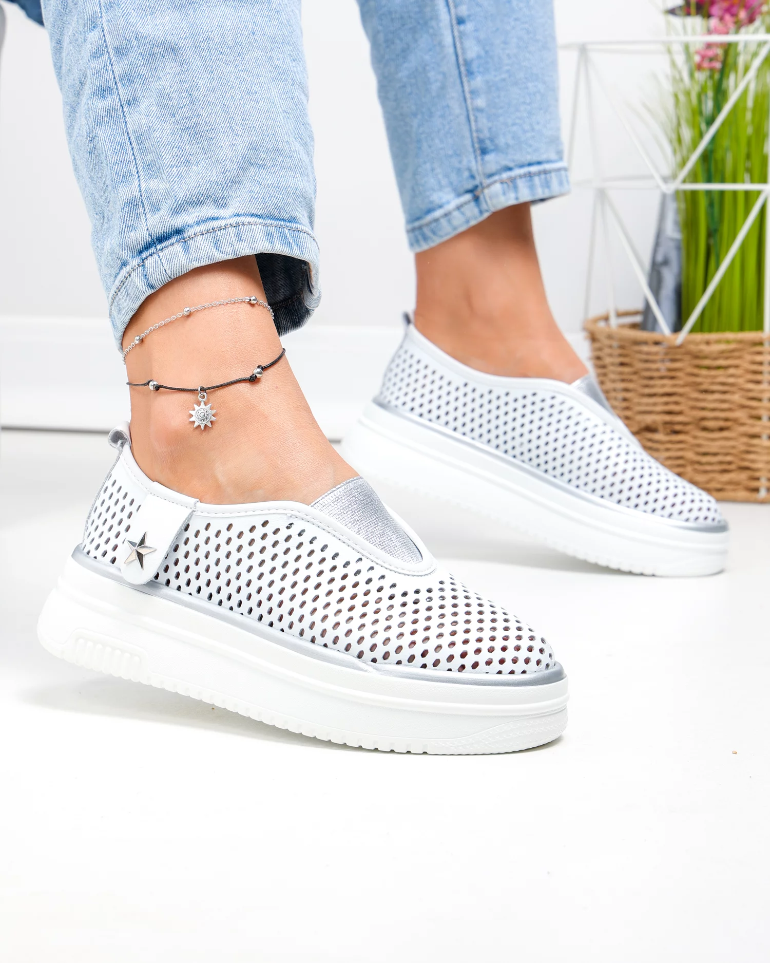 pantofi-casual-dama-piele-naturala-albi-perforati-cu-talpa-groasa-t-9008-90724-2.webp