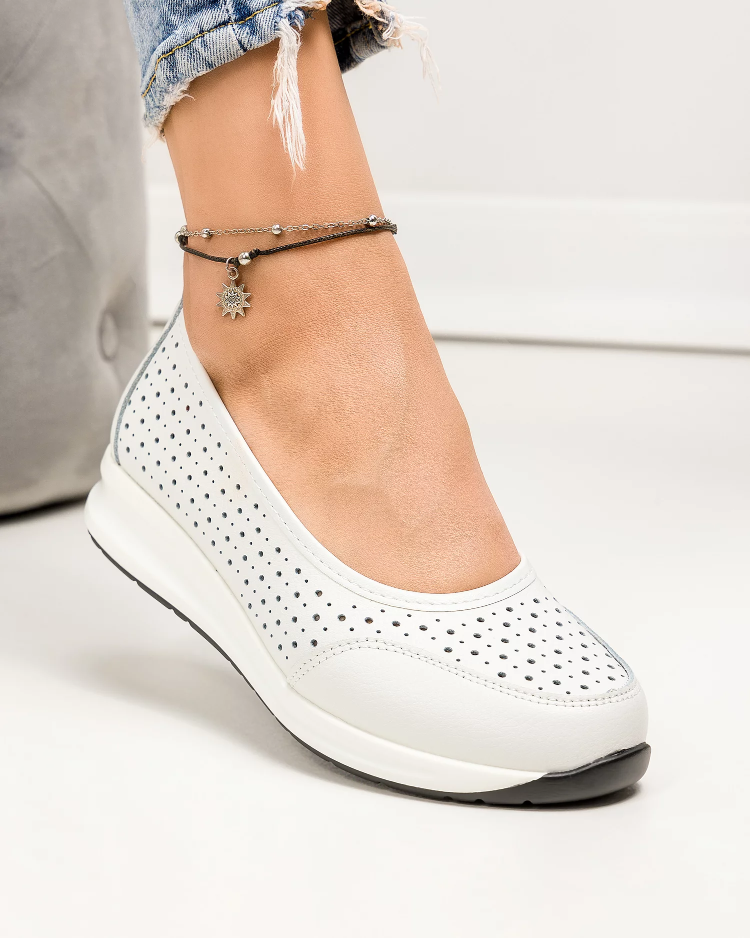 pantofi-casual-dama-piele-naturala-albi-perforati-cu-varf-rotund-t-3026-76162-2.webp