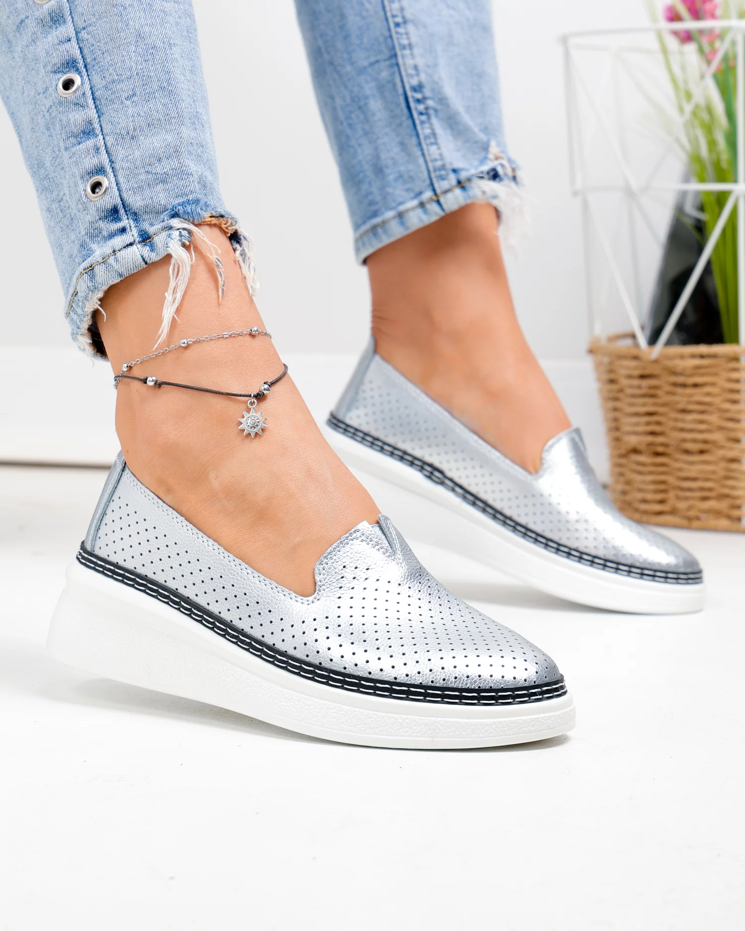 pantofi-casual-dama-piele-naturala-argintii-cu-perforatii-si-inchidere-slip-on-jy6701-100843-2.webp