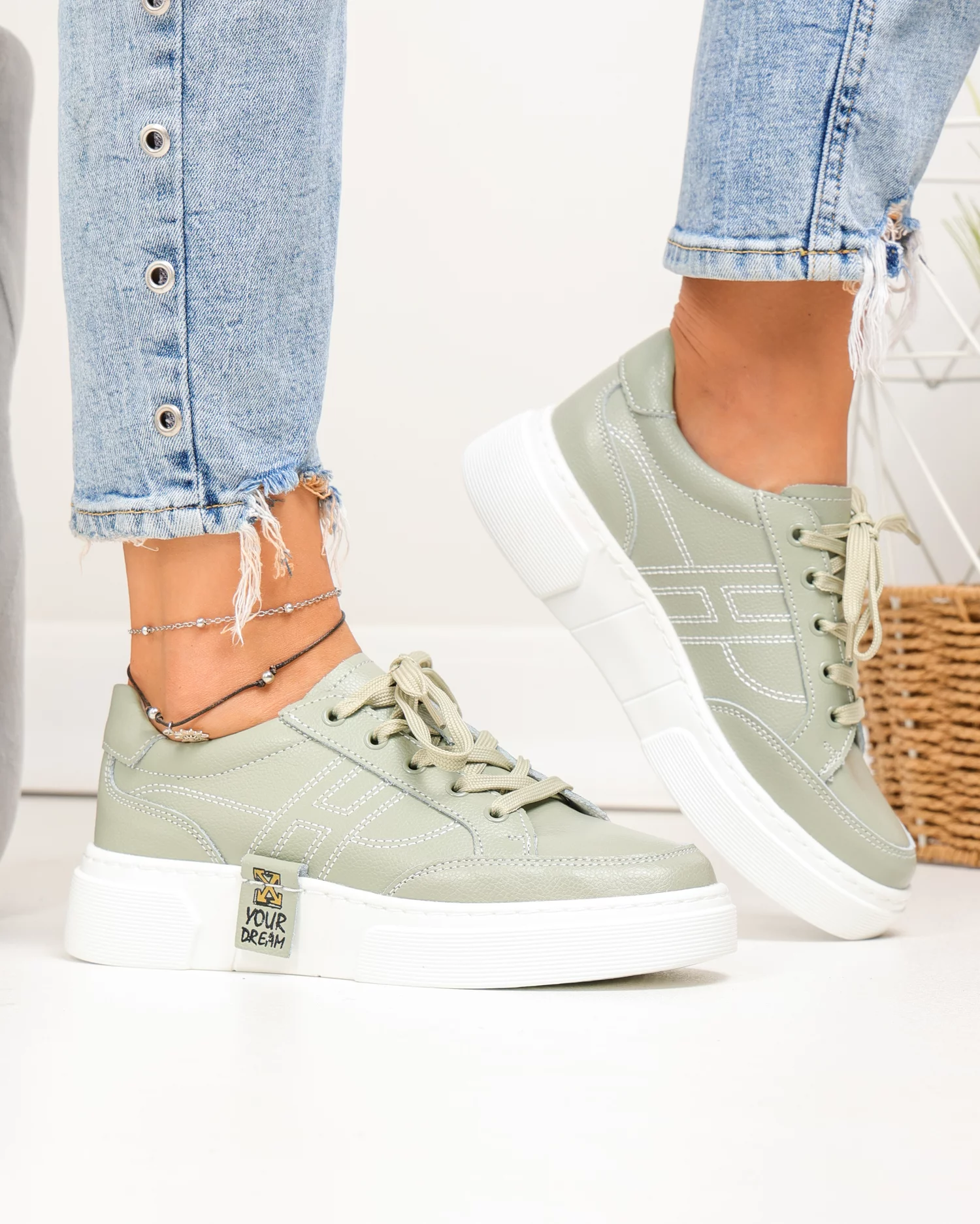 pantofi-casual-dama-piele-naturala-barilla-cu-talpa-alba-si-cusaturi-decorative-jy6821-97300-2.webp