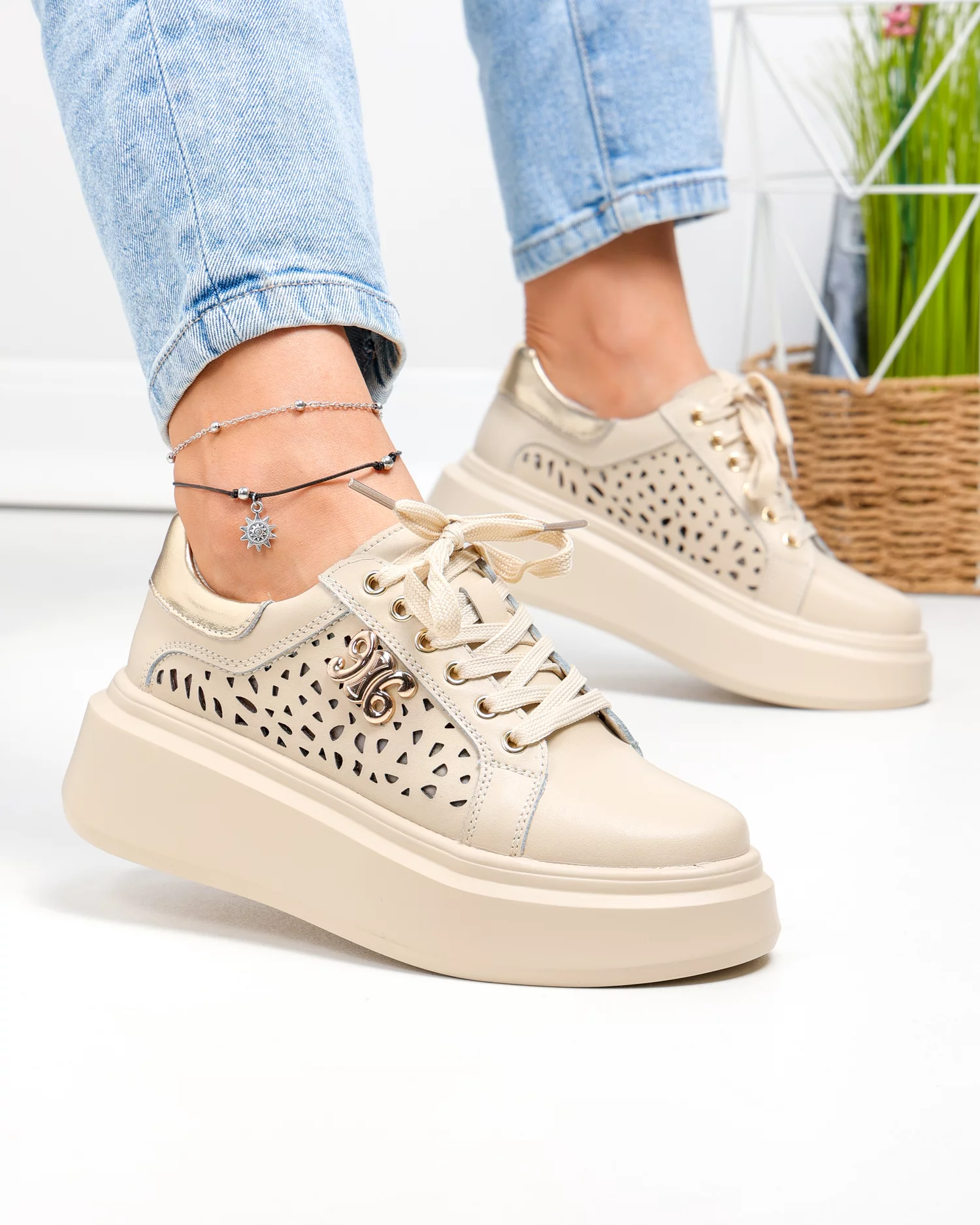 pantofi-casual-dama-piele-naturala-bej-cu-accesoriu-lateral-si-model-perforat-t6043-90865-2.webp